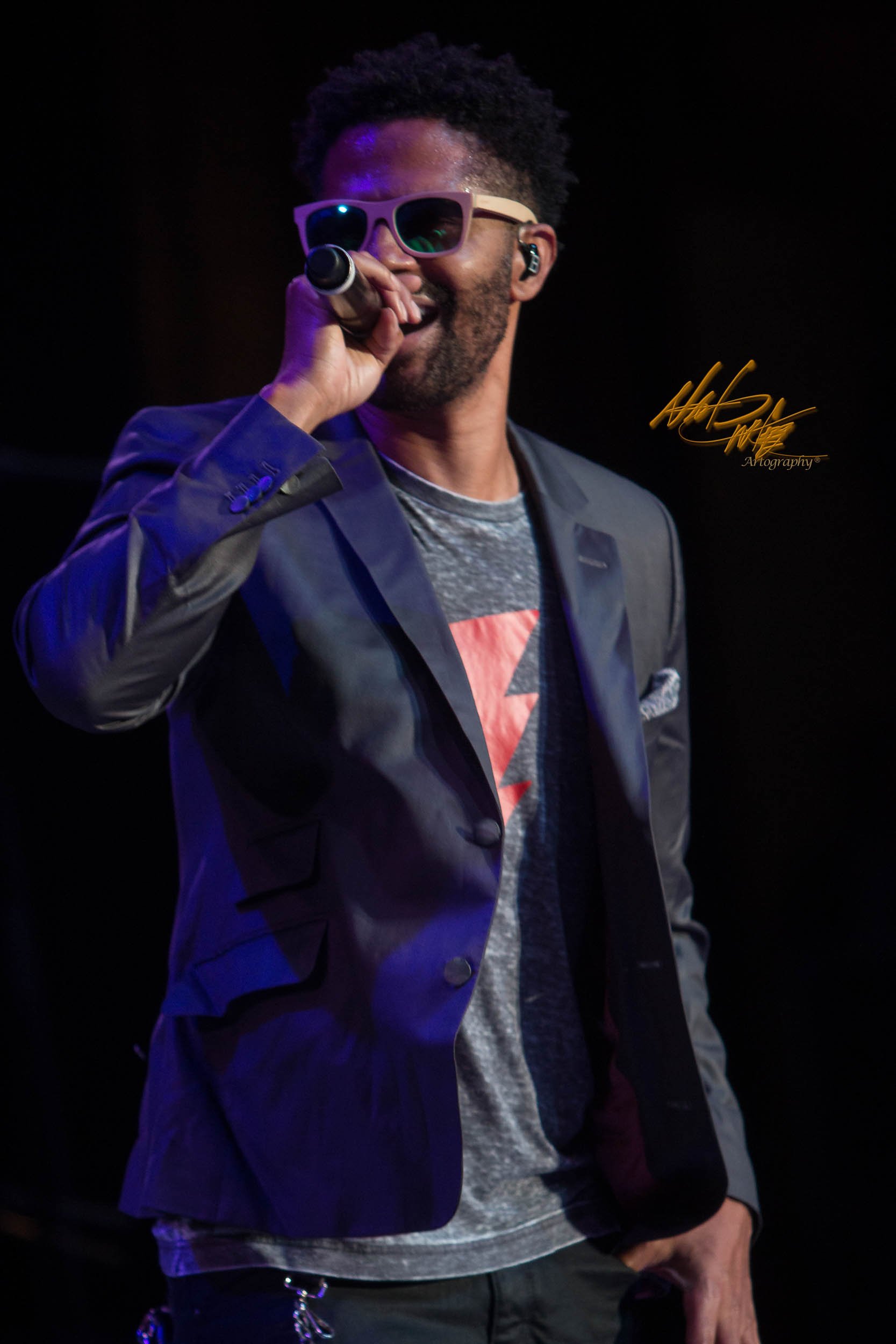 Concert photography featuring ERIC BENET captured by Nat Carter for Nat Carter Artography. Copyright © Nat Carter, Nat Carter Artography 2022 All Rights Reserved.