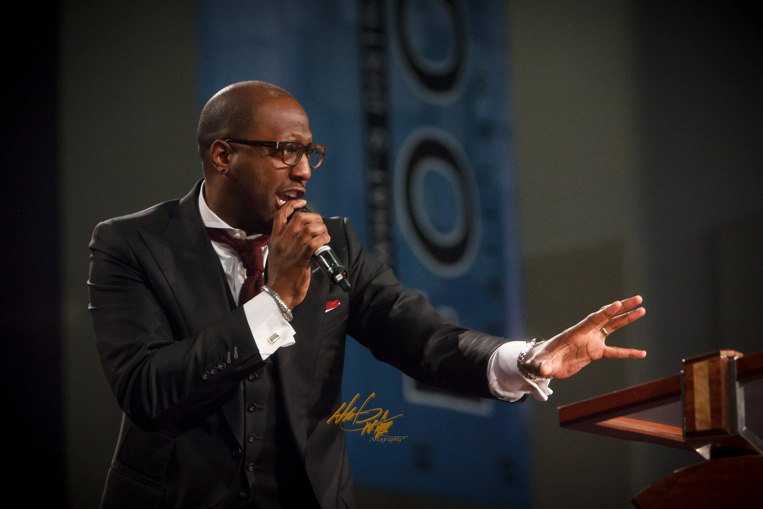 Concert Photography featuring Issac Carri.