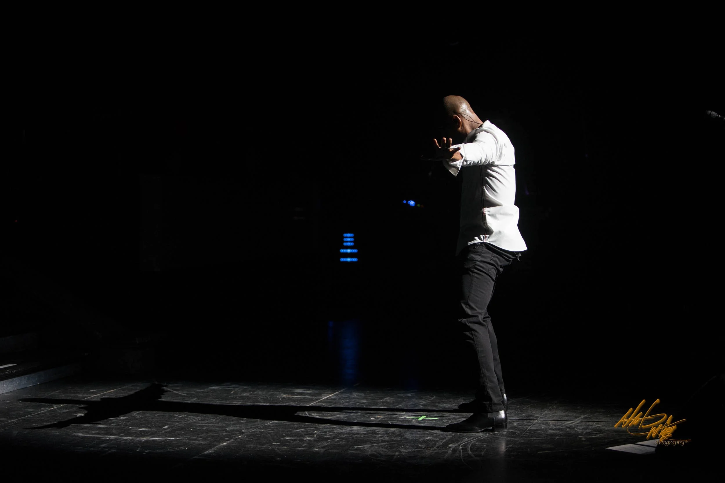 Concert photography featuring KIRK FRANKLIN captured by Nat Carter for Nat Carter Artography. Copyright © Nat Carter, Nat Carter Artography 2022 All Rights Reserved.