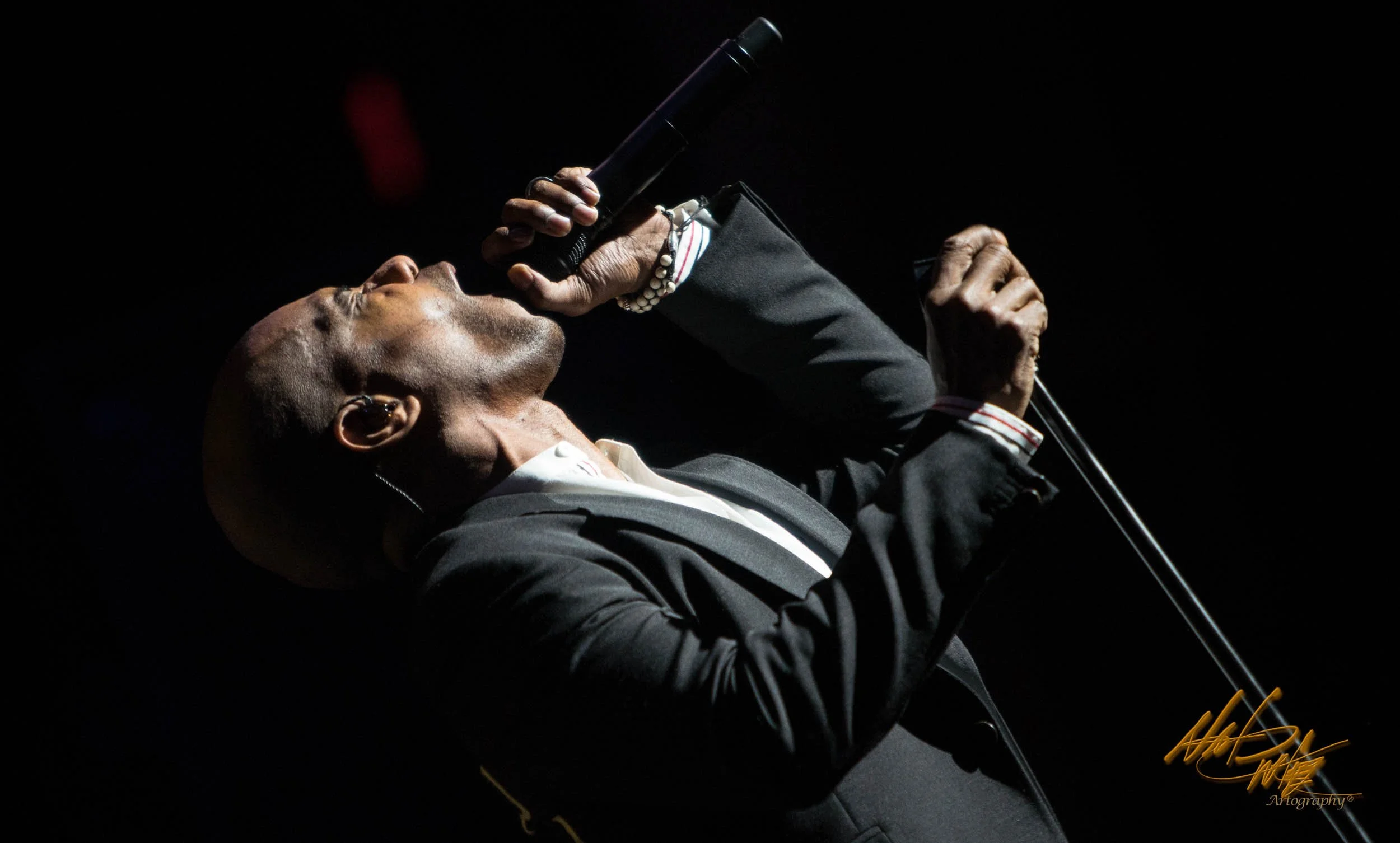 Concert photography featuring KIRK FRANKLIN captured by Nat Carter for Nat Carter Artography. Copyright © Nat Carter, Nat Carter Artography 2022 All Rights Reserved.