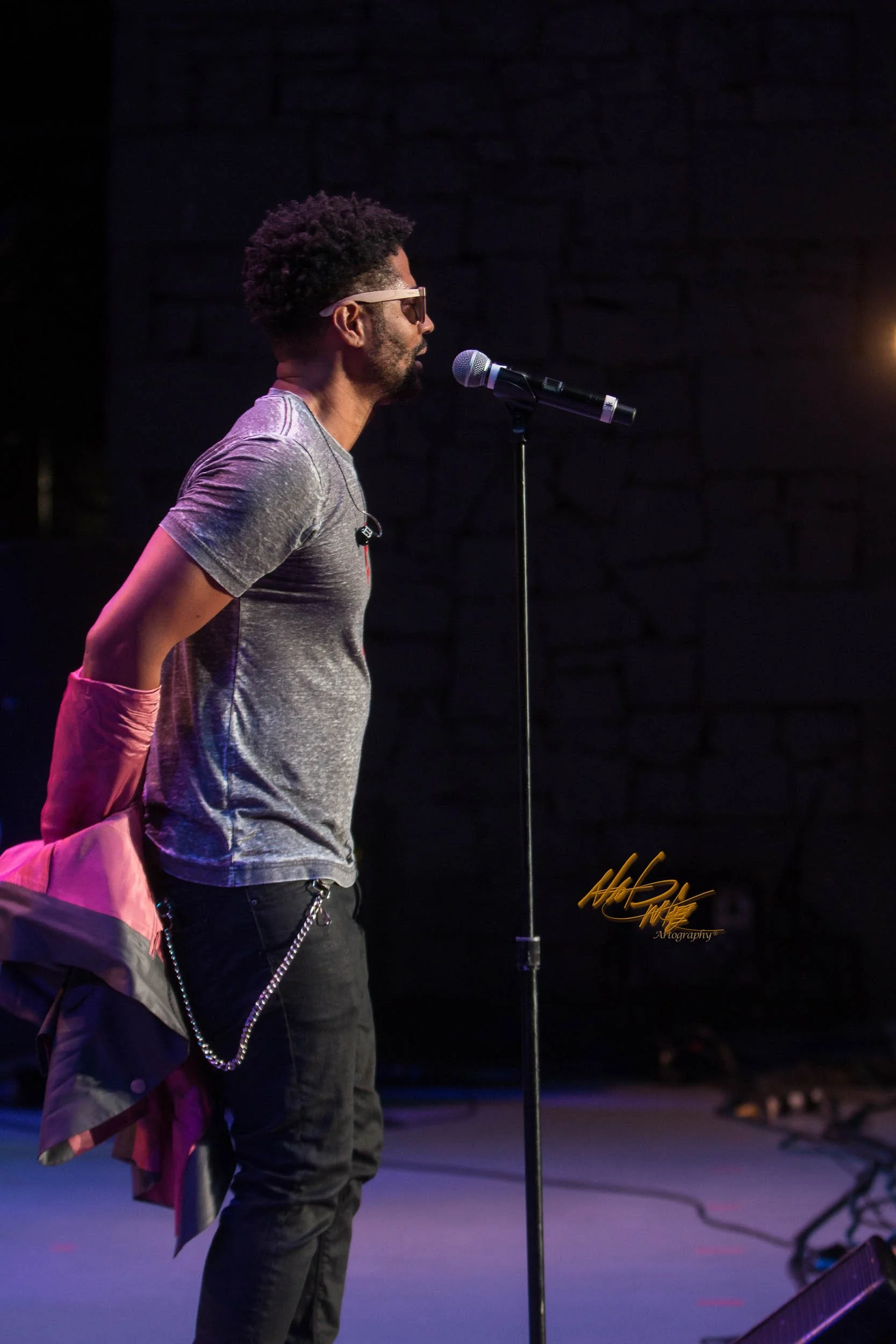 Concert photography featuring ERIC BENET captured by Nat Carter for Nat Carter Artography. Copyright © Nat Carter, Nat Carter Artography 2022 All Rights Reserved.