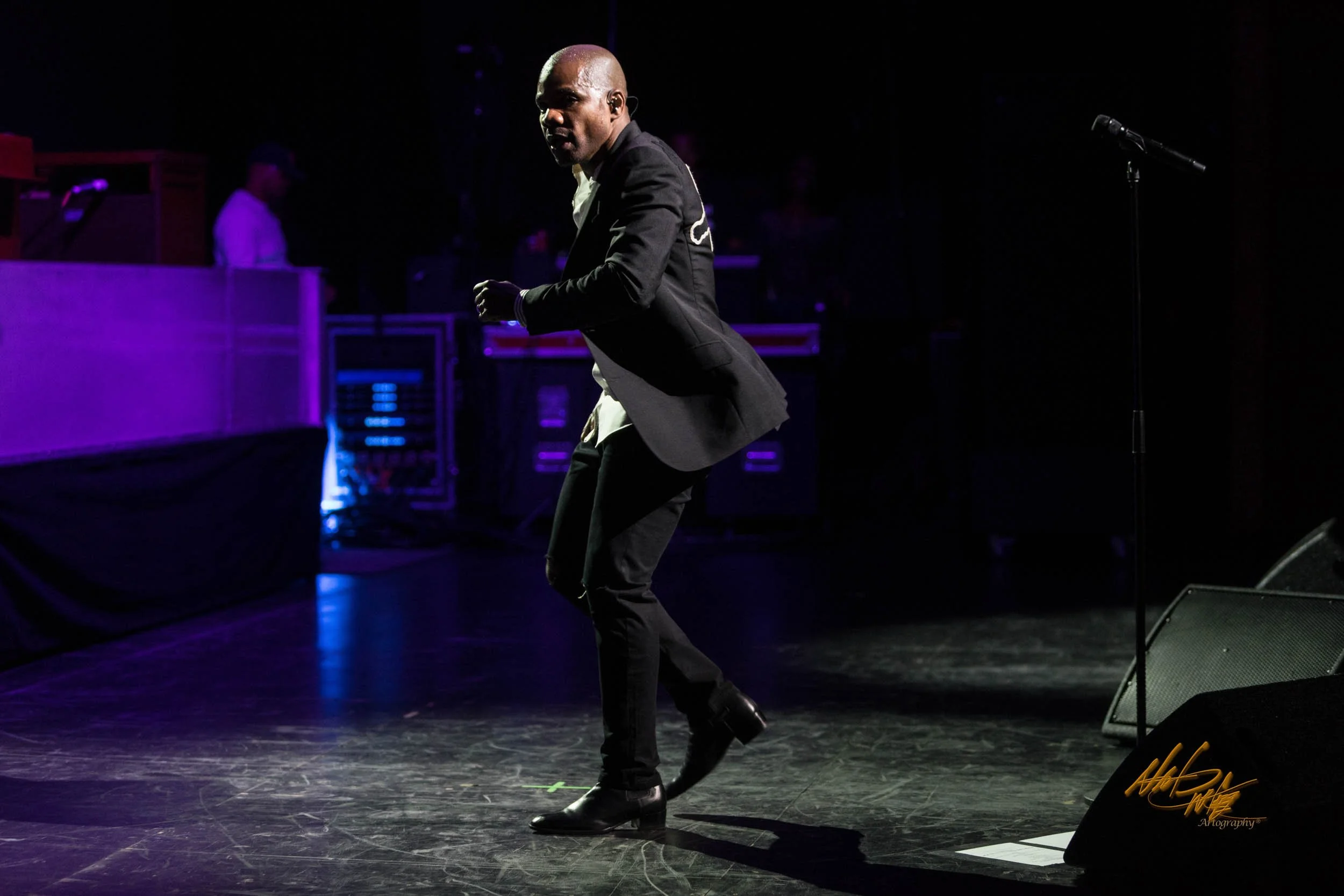 Concert photography featuring KIRK FRANKLIN captured by Nat Carter for Nat Carter Artography. Copyright © Nat Carter, Nat Carter Artography 2022 All Rights Reserved.