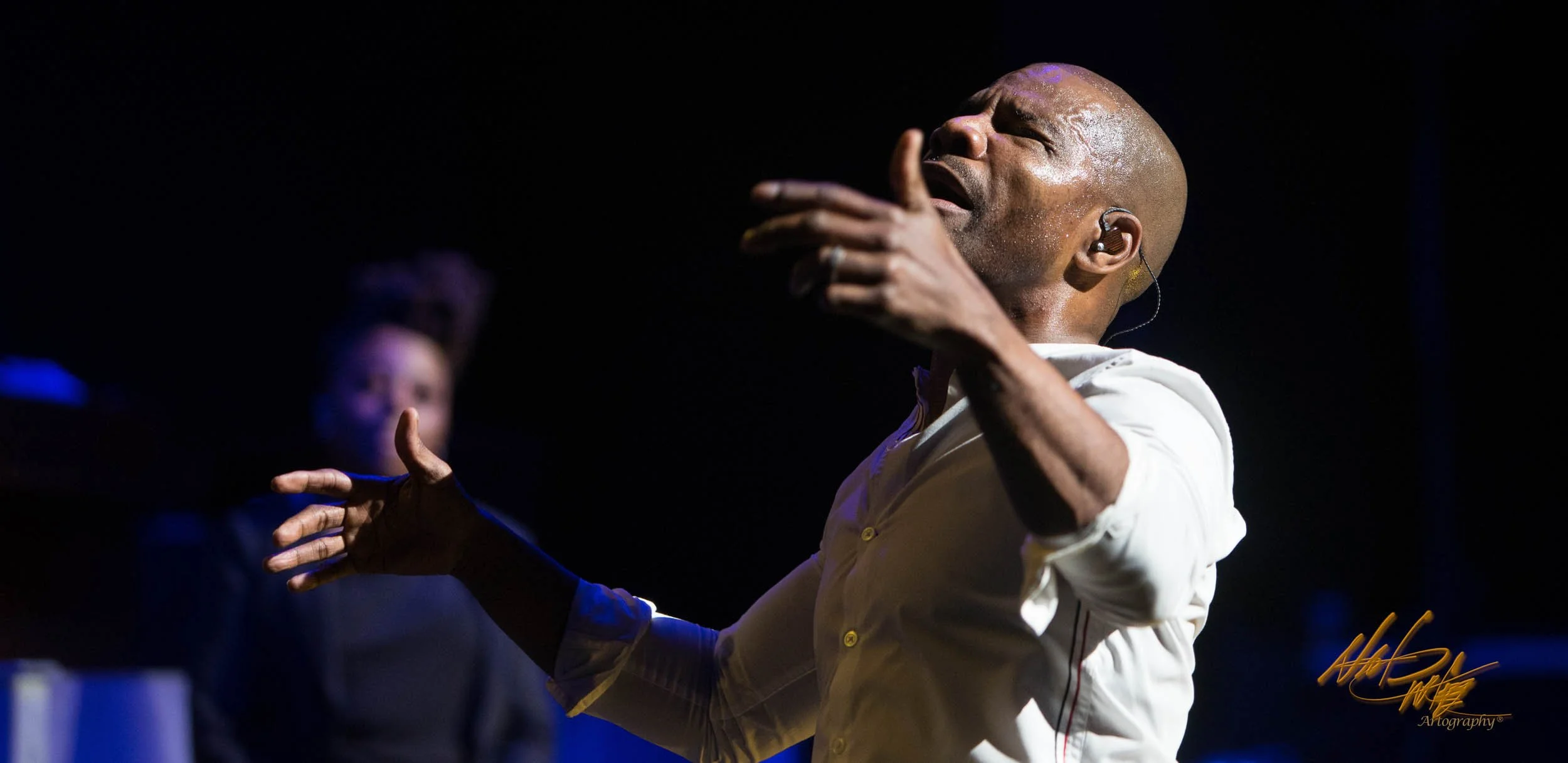 Concert photography featuring KIRK FRANKLIN captured by Nat Carter for Nat Carter Artography. Copyright © Nat Carter, Nat Carter Artography 2022 All Rights Reserved.