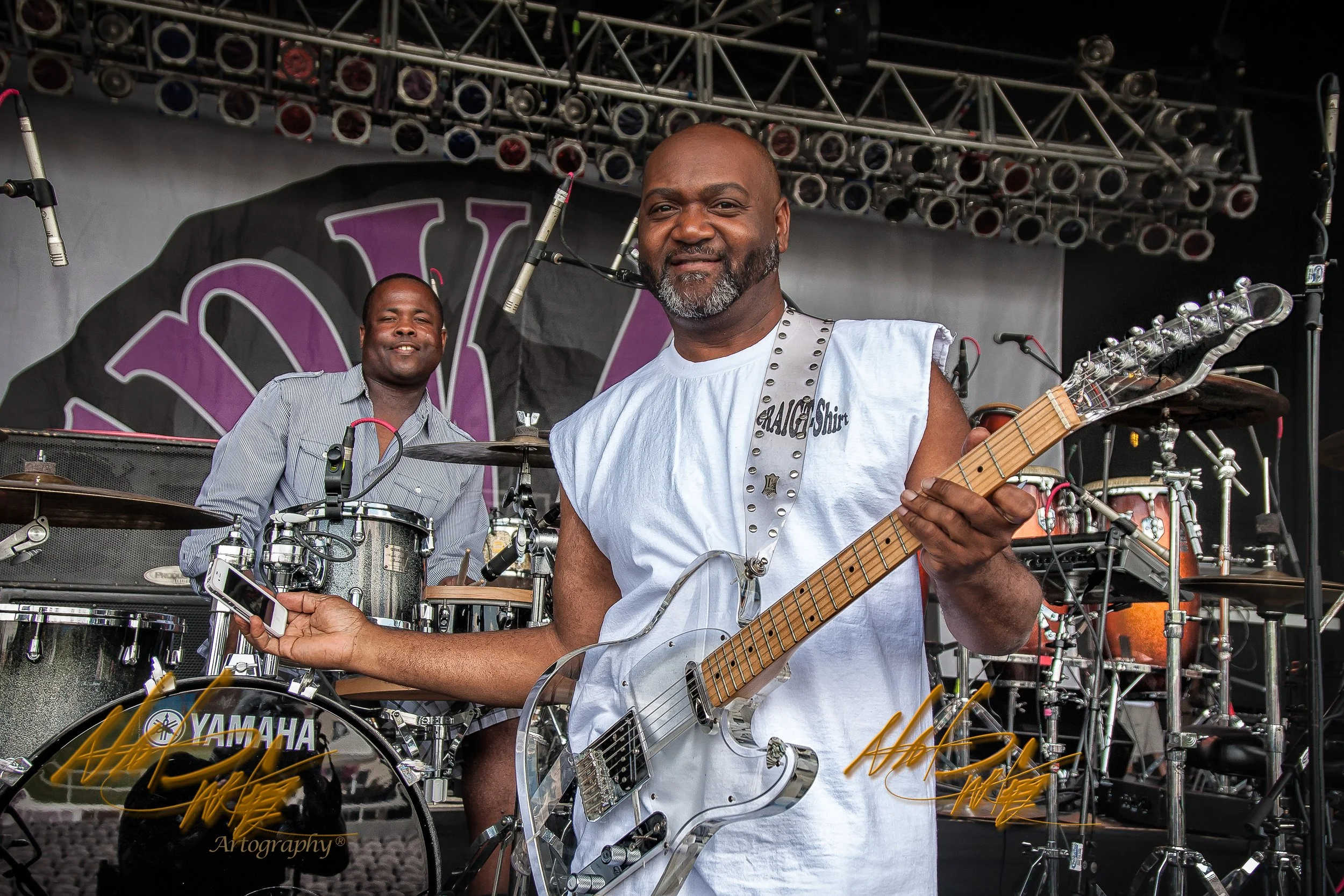 Jane Eugene & LOOSE ENDS captured by Nat Carter for Nat Carter Artography. Copyright © Nat Carter Nat Carter Artography 2022 All Rights Reserved.