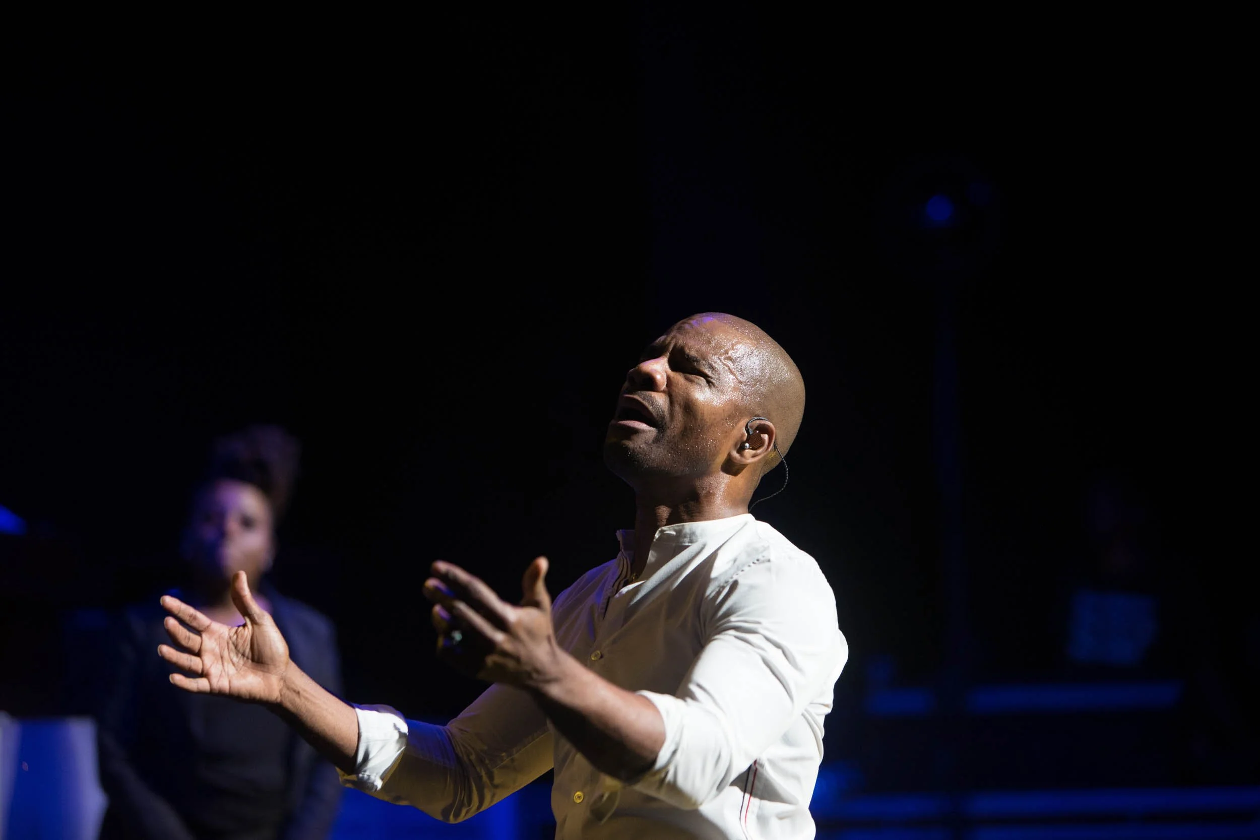 Concert photography featuring KIRK FRANKLIN captured by Nat Carter for Nat Carter Artography. Copyright © Nat Carter, Nat Carter Artography 2022 All Rights Reserved.