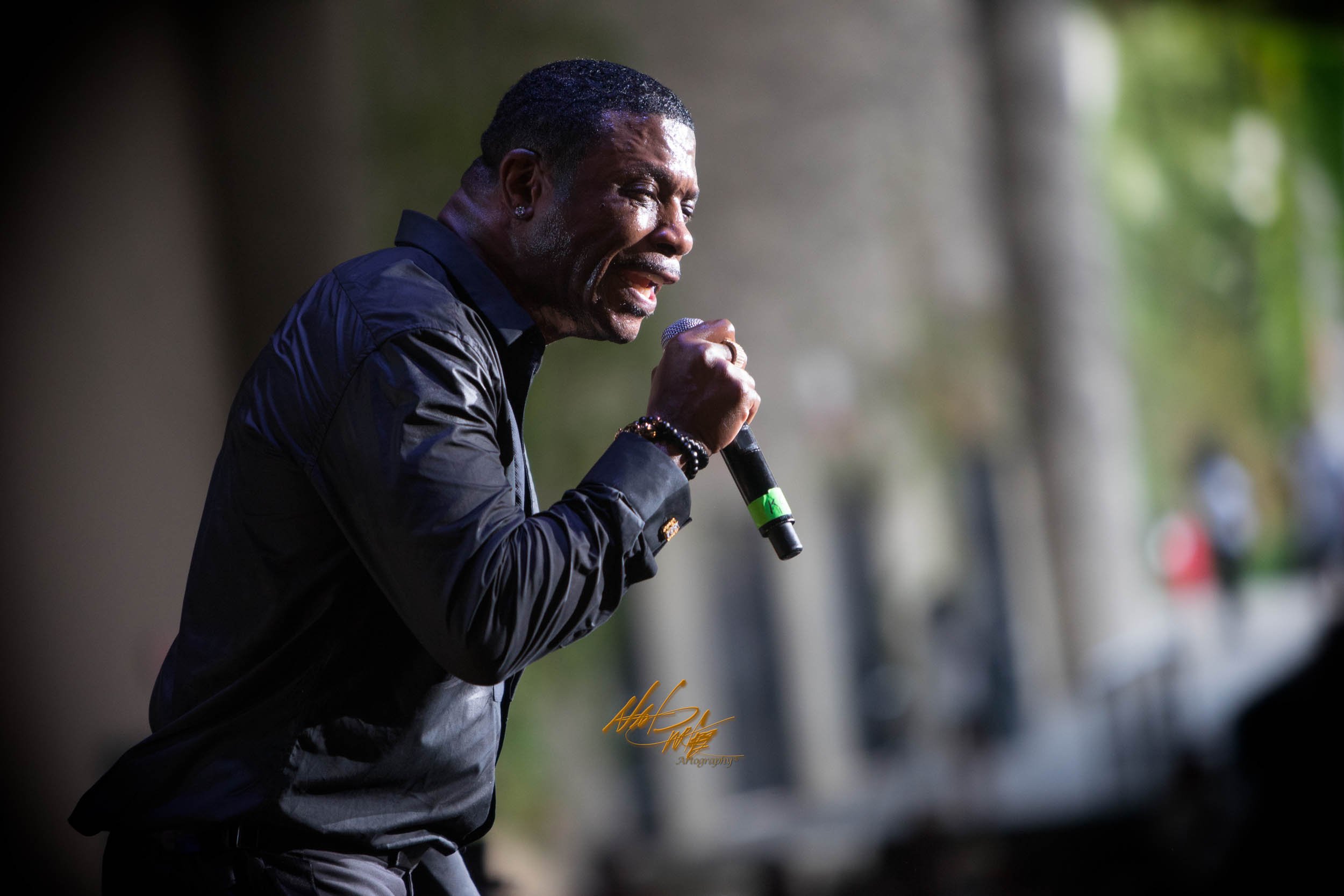Concert photography featuring KEITH SWEAT captured by Nat Carter for Nat Carter Artography. Copyright © Nat Carter, Nat Carter Artography 2022 All Rights Reserved.