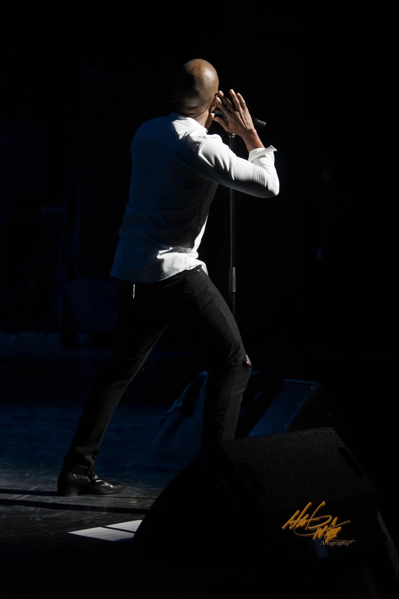Concert photography featuring KIRK FRANKLIN captured by Nat Carter for Nat Carter Artography. Copyright © Nat Carter, Nat Carter Artography 2022 All Rights Reserved.