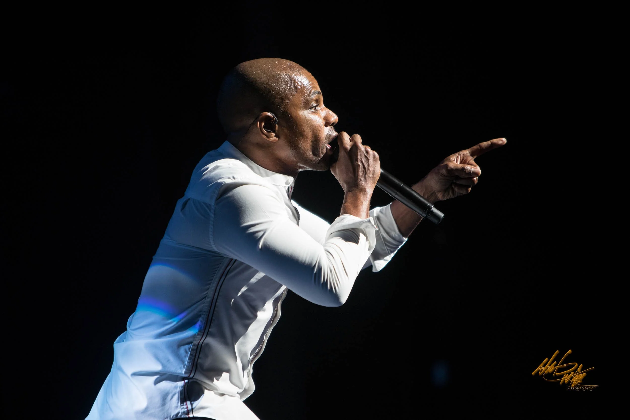 Concert photography featuring KIRK FRANKLIN captured by Nat Carter for Nat Carter Artography. Copyright © Nat Carter, Nat Carter Artography 2022 All Rights Reserved.
