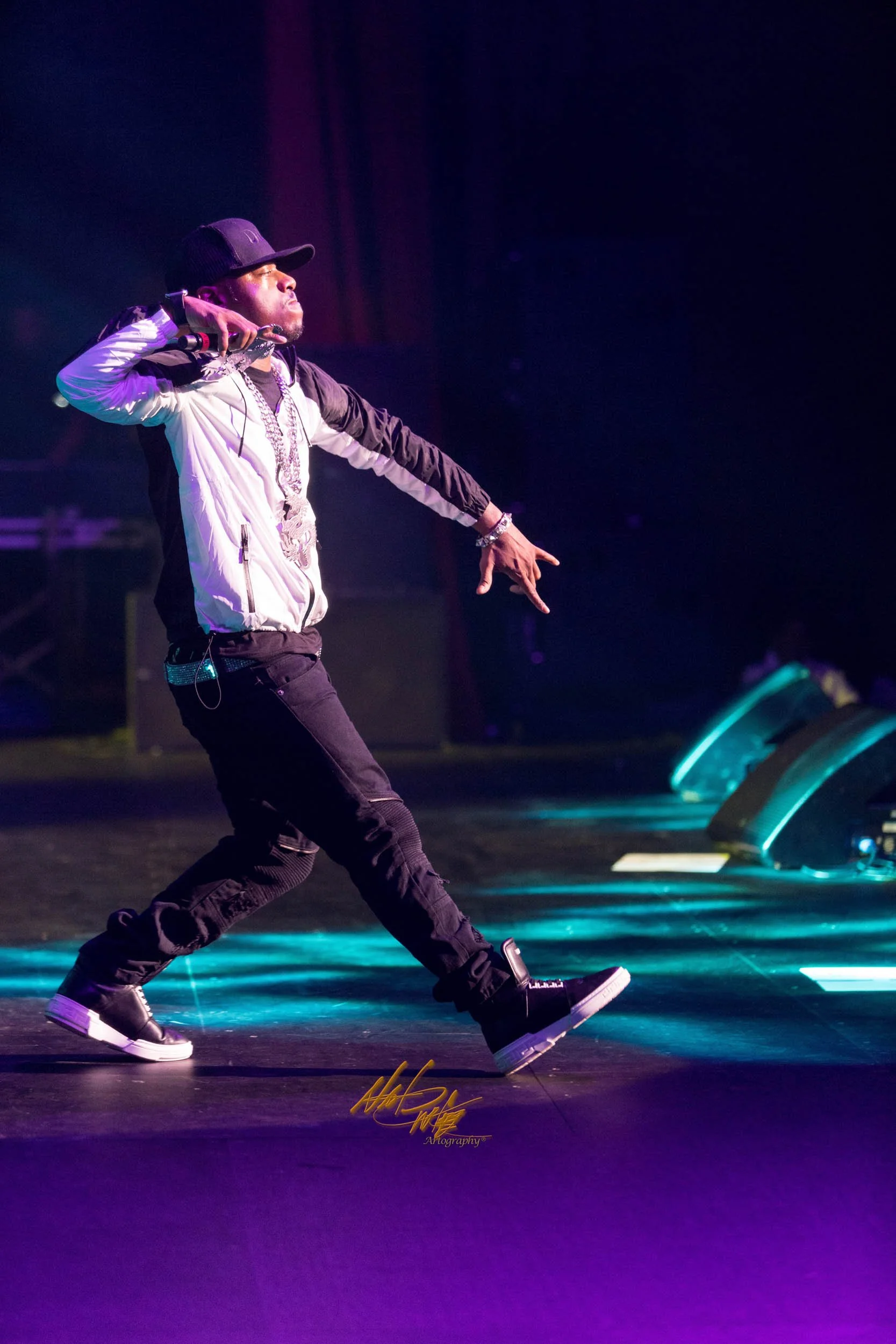 Concert photography featuring DRU HILL captured by Nat Carter for Nat Carter Artography. Copyright © Nat Carter Nat Carter Artography 2022 All Rights Reserved.