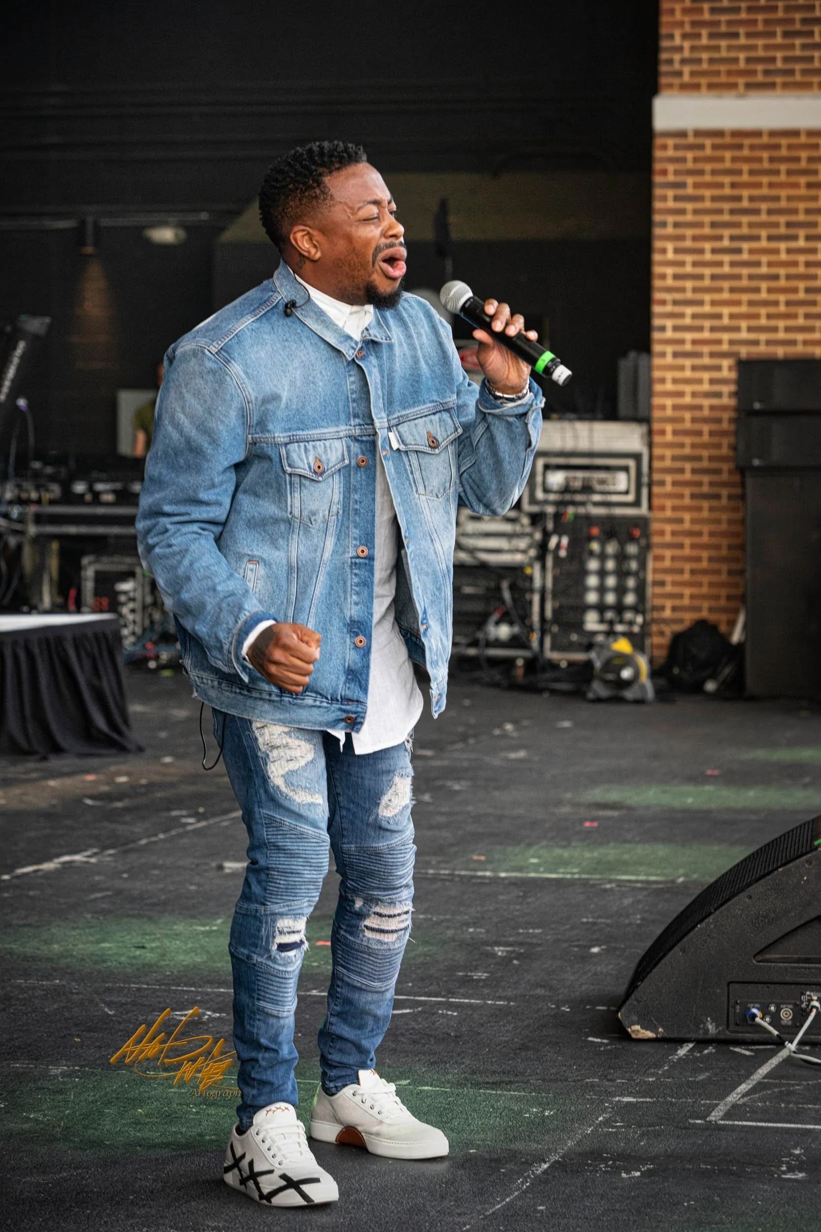 Concert Photography featuring Raheem DeVaughn captured by Nat Carter