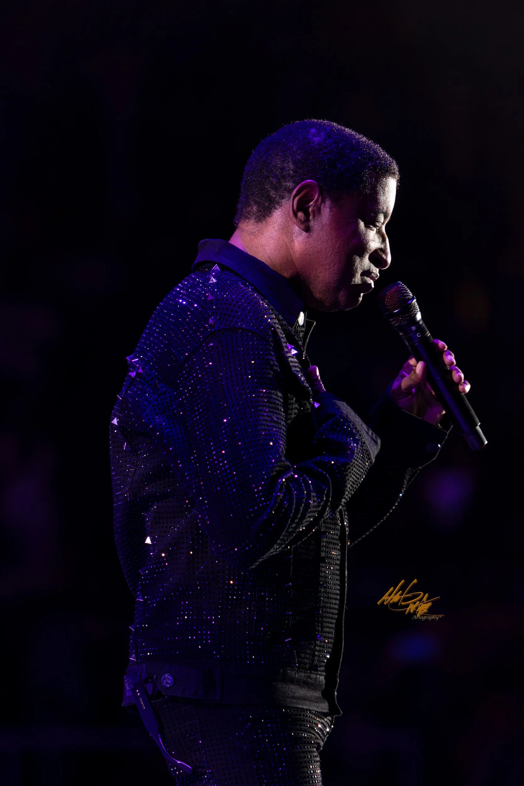 Concert photography featuring Babyface captured by Nat Carter.