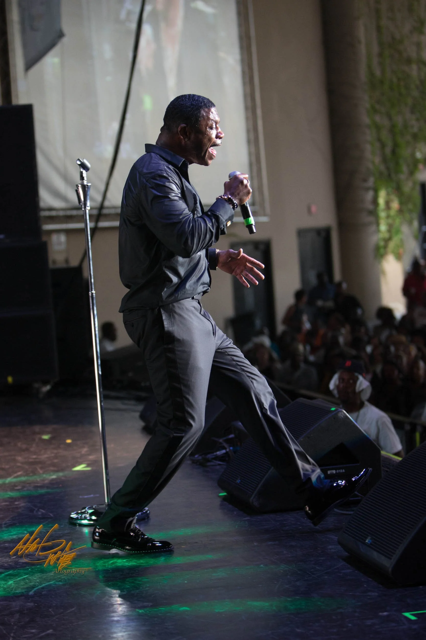 Concert photography featuring KEITH SWEAT captured by Nat Carter for Nat Carter Artography. Copyright © Nat Carter, Nat Carter Artography 2022 All Rights Reserved.