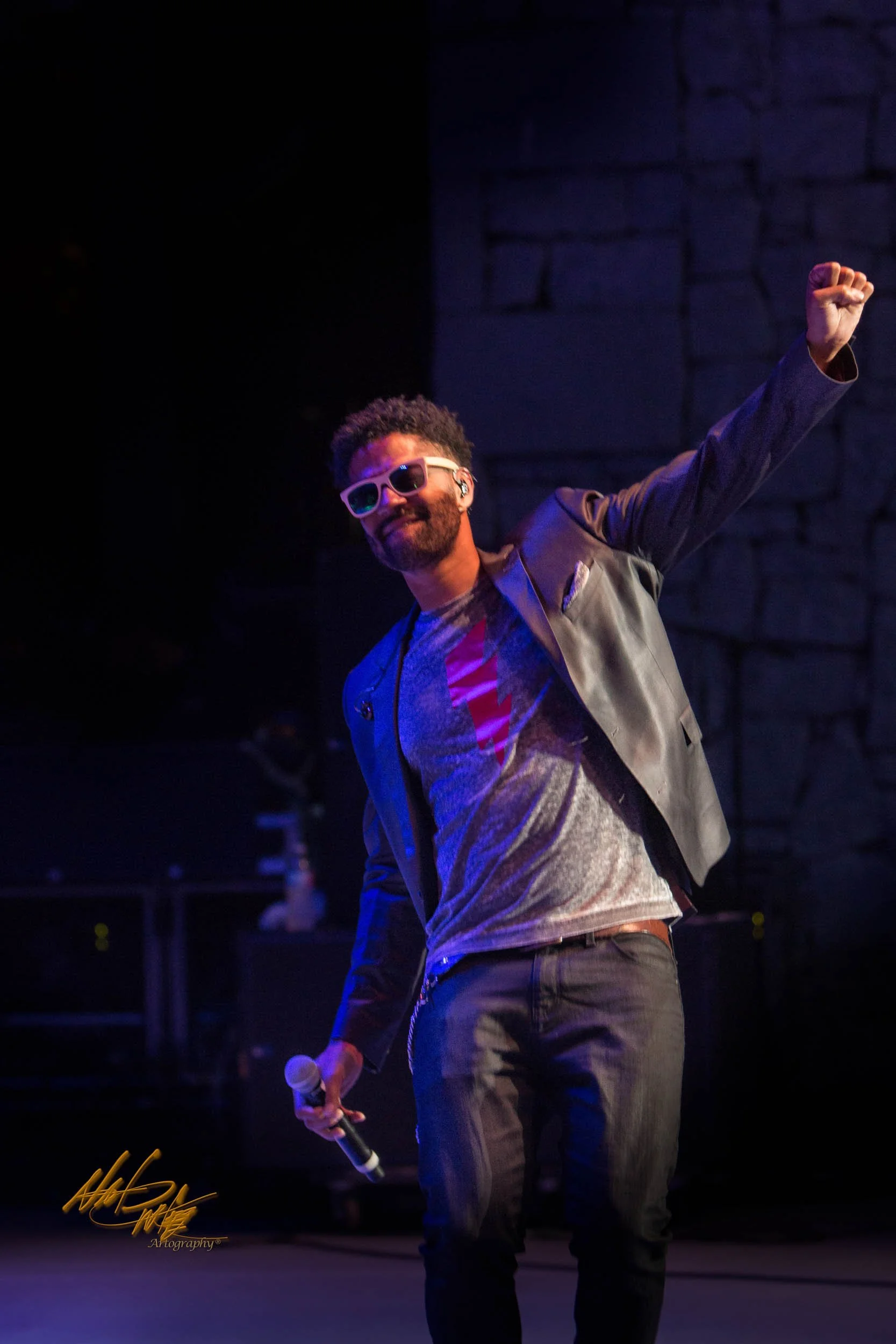 Concert photography featuring ERIC BENET captured by Nat Carter for Nat Carter Artography. Copyright © Nat Carter, Nat Carter Artography 2022 All Rights Reserved.