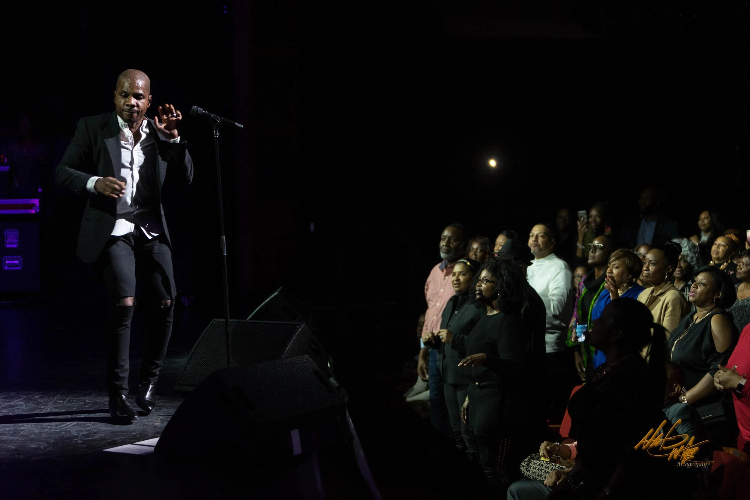 Concert photography featuring KIRK FRANKLIN captured by Nat Carter for Nat Carter Artography. Copyright © Nat Carter, Nat Carter Artography 2022 All Rights Reserved.