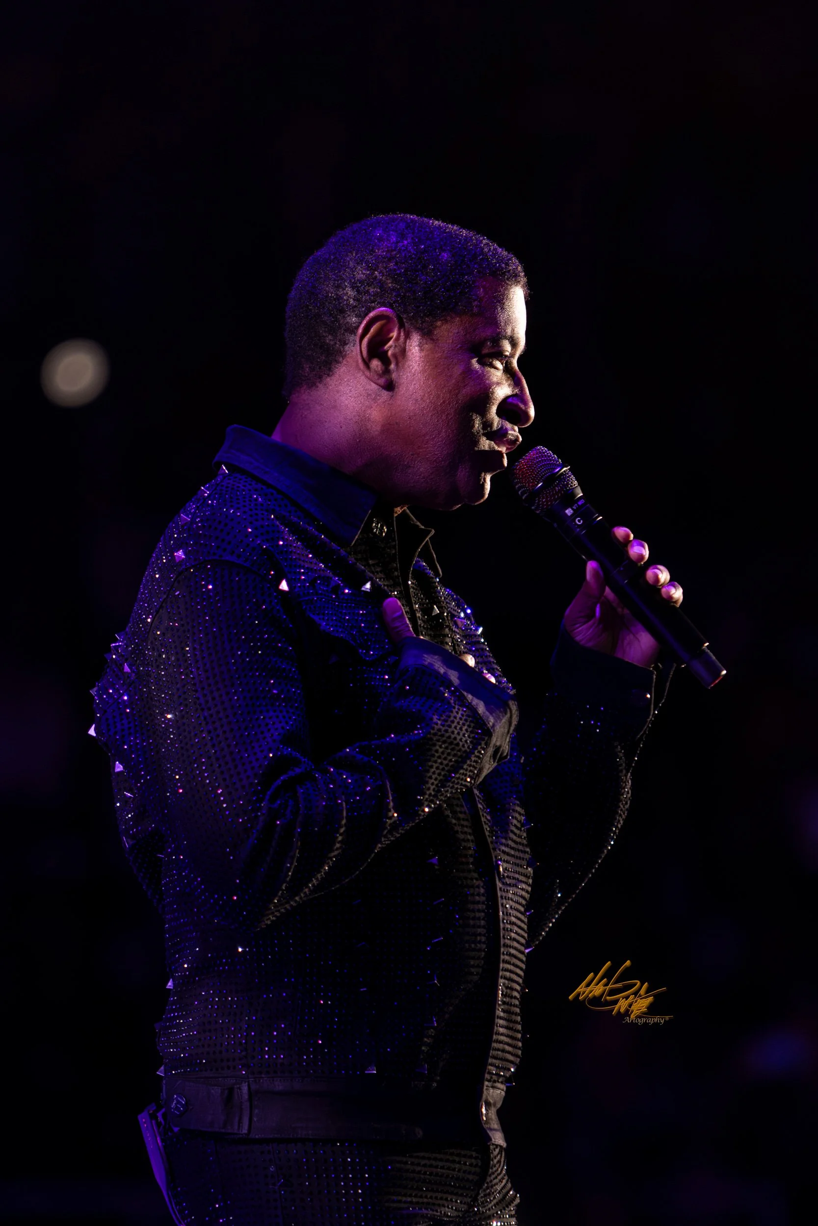 Concert photography featuring Babyface captured by Nat Carter.
