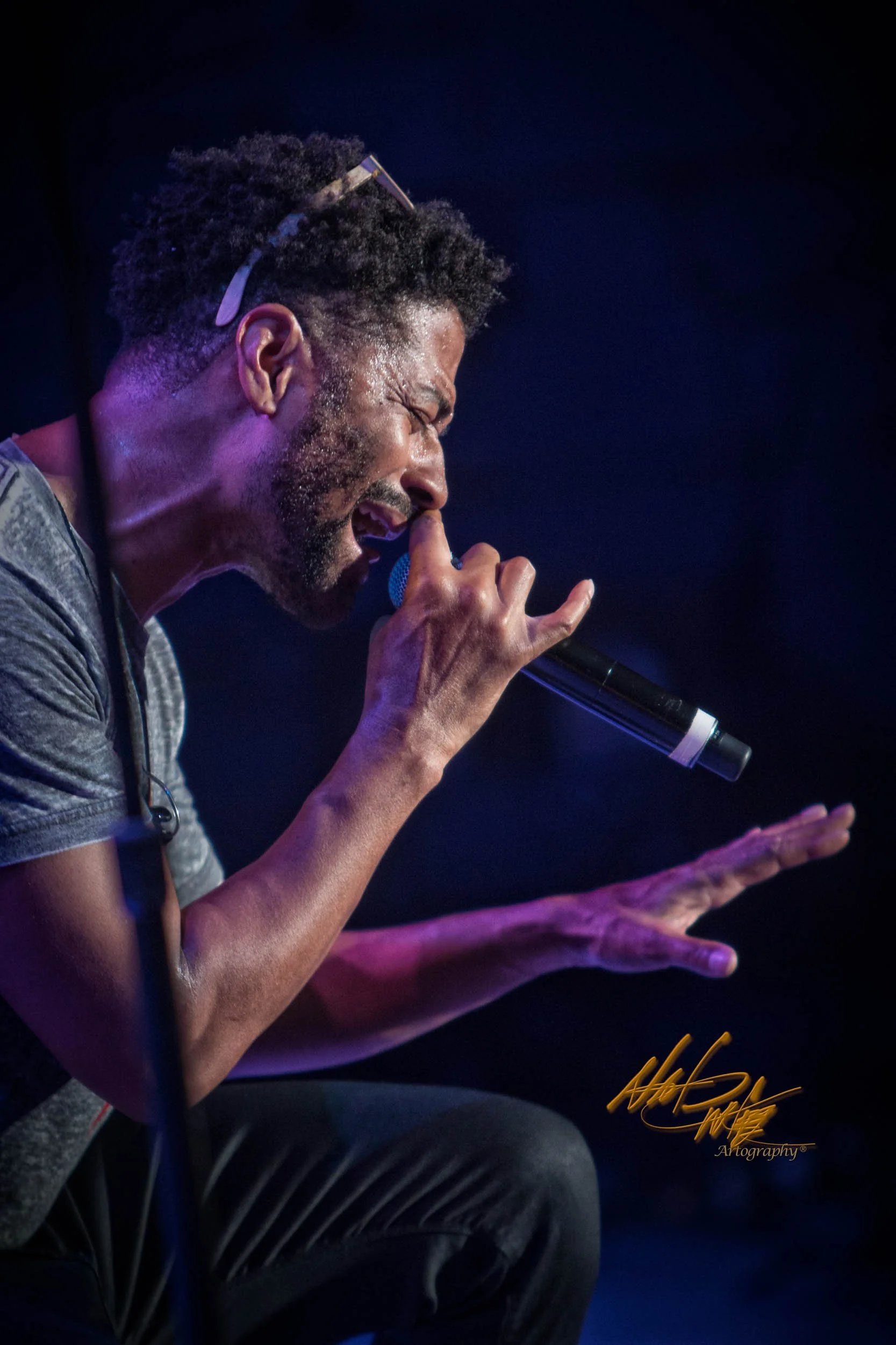 Concert photography featuring ERIC BENET captured by Nat Carter for Nat Carter Artography. Copyright © Nat Carter, Nat Carter Artography 2022 All Rights Reserved.