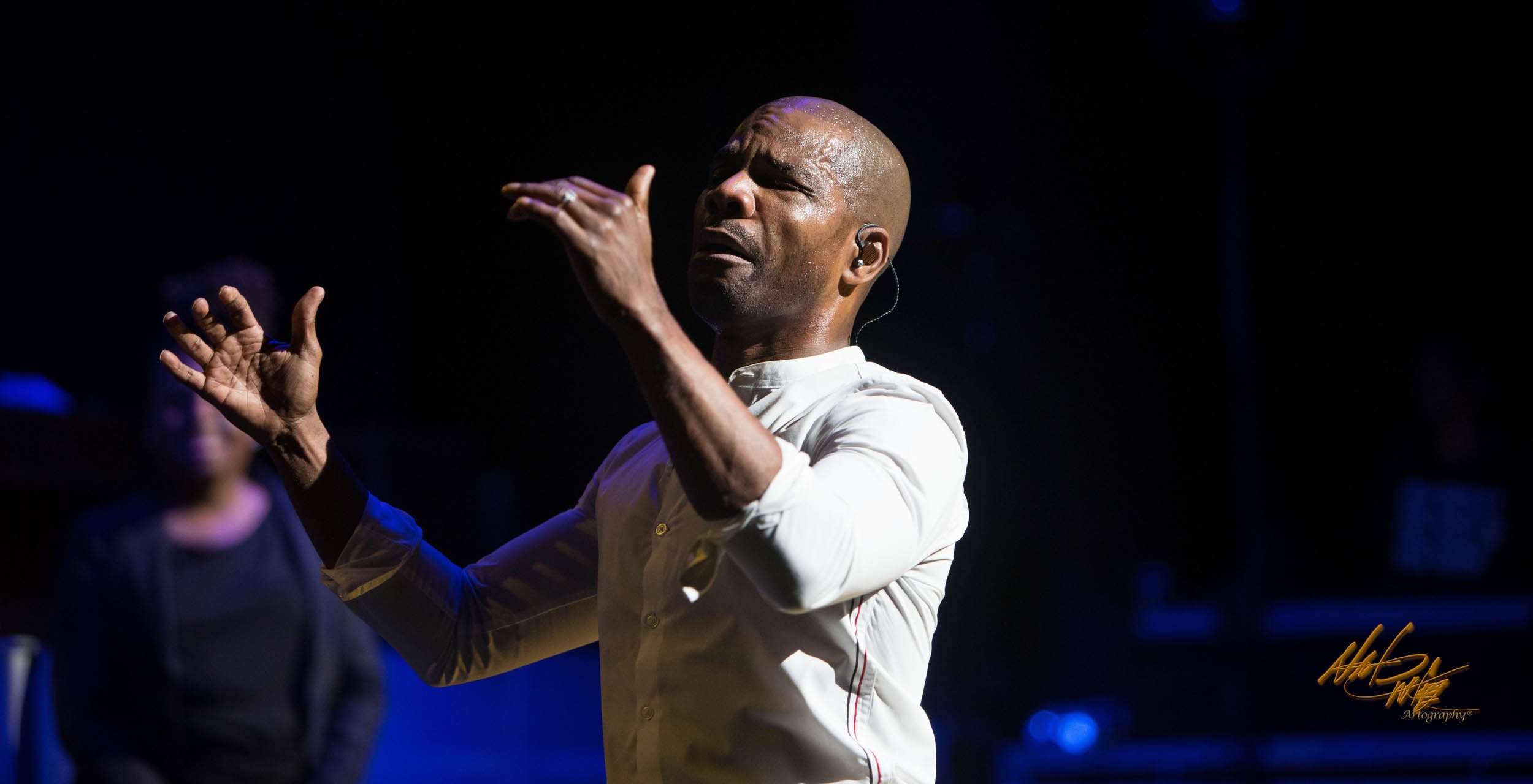 Concert photography featuring KIRK FRANKLIN captured by Nat Carter for Nat Carter Artography. Copyright © Nat Carter, Nat Carter Artography 2022 All Rights Reserved.