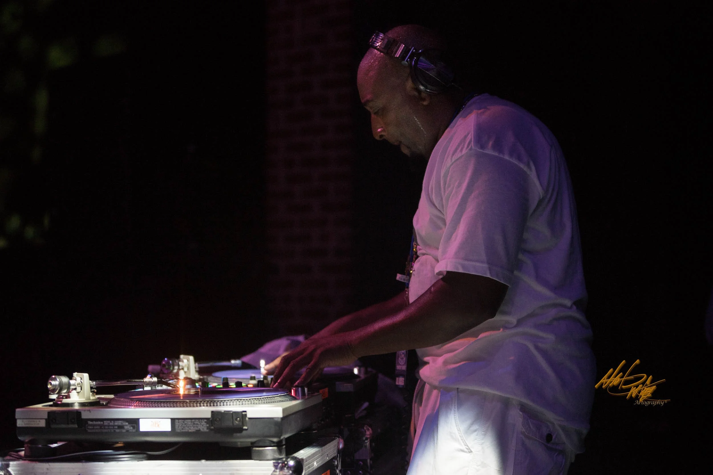 Jane Eugene & LOOSE ENDS captured by Nat Carter for Nat Carter Artography. Copyright © Nat Carter Nat Carter Artography 2022 All Rights Reserved.