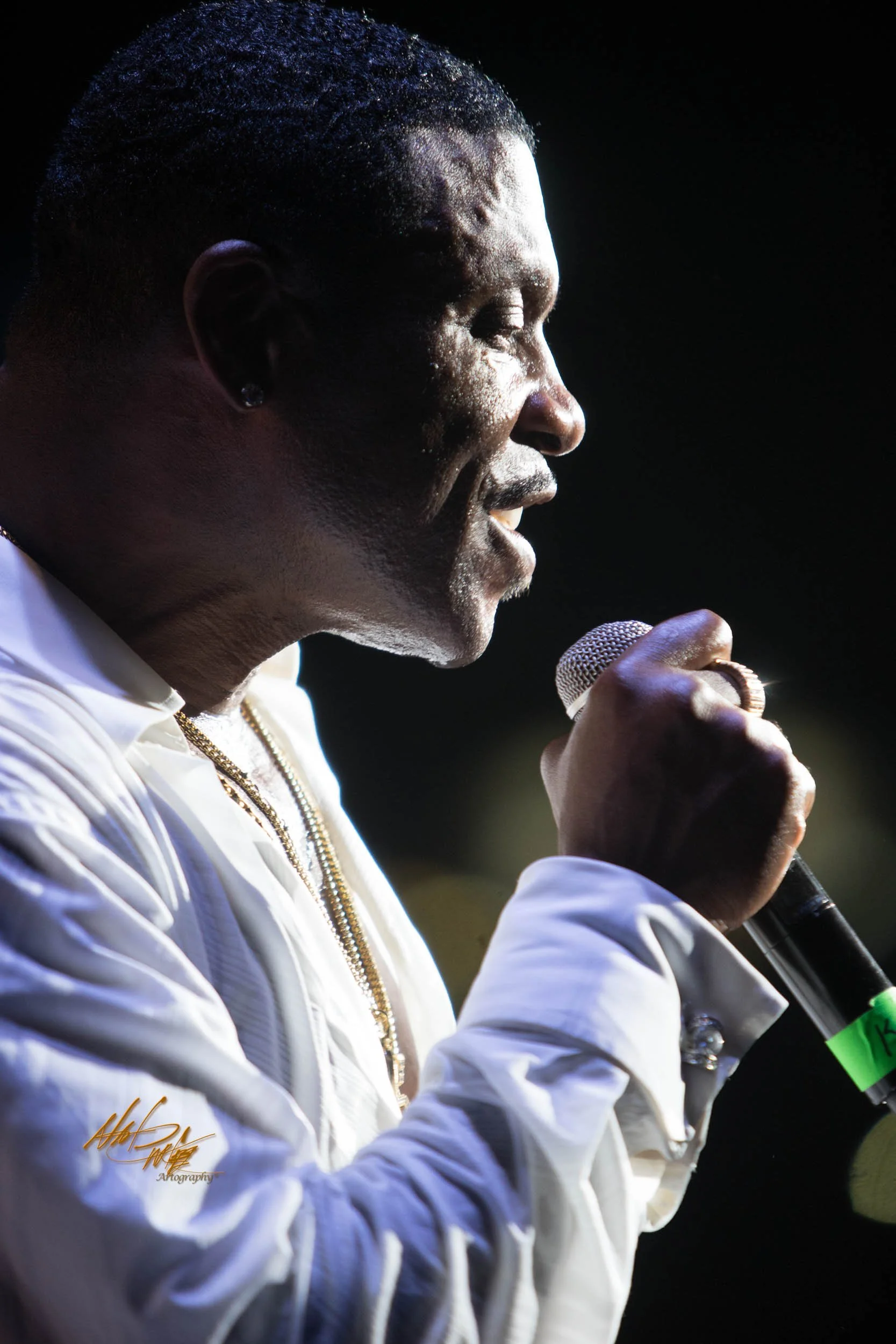 Concert photography featuring KEITH SWEAT captured by Nat Carter for Nat Carter Artography. Copyright © Nat Carter, Nat Carter Artography 2022 All Rights Reserved.