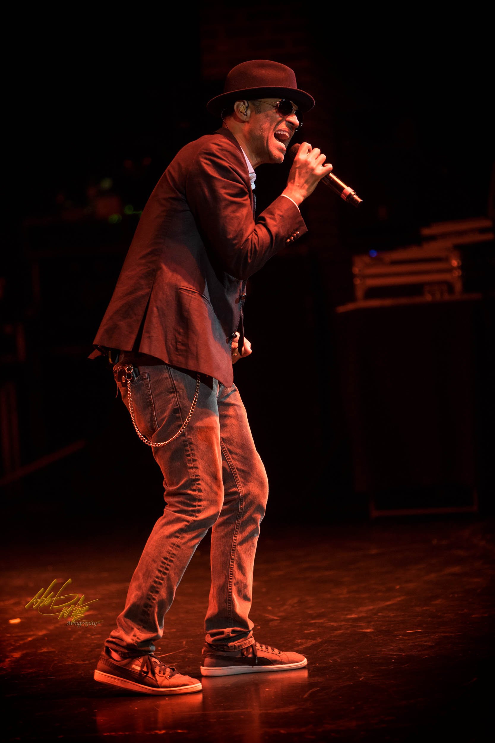 Concert photography featuring ERIC BENET captured by Nat Carter for Nat Carter Artography. Copyright © Nat Carter, Nat Carter Artography 2022 All Rights Reserved.