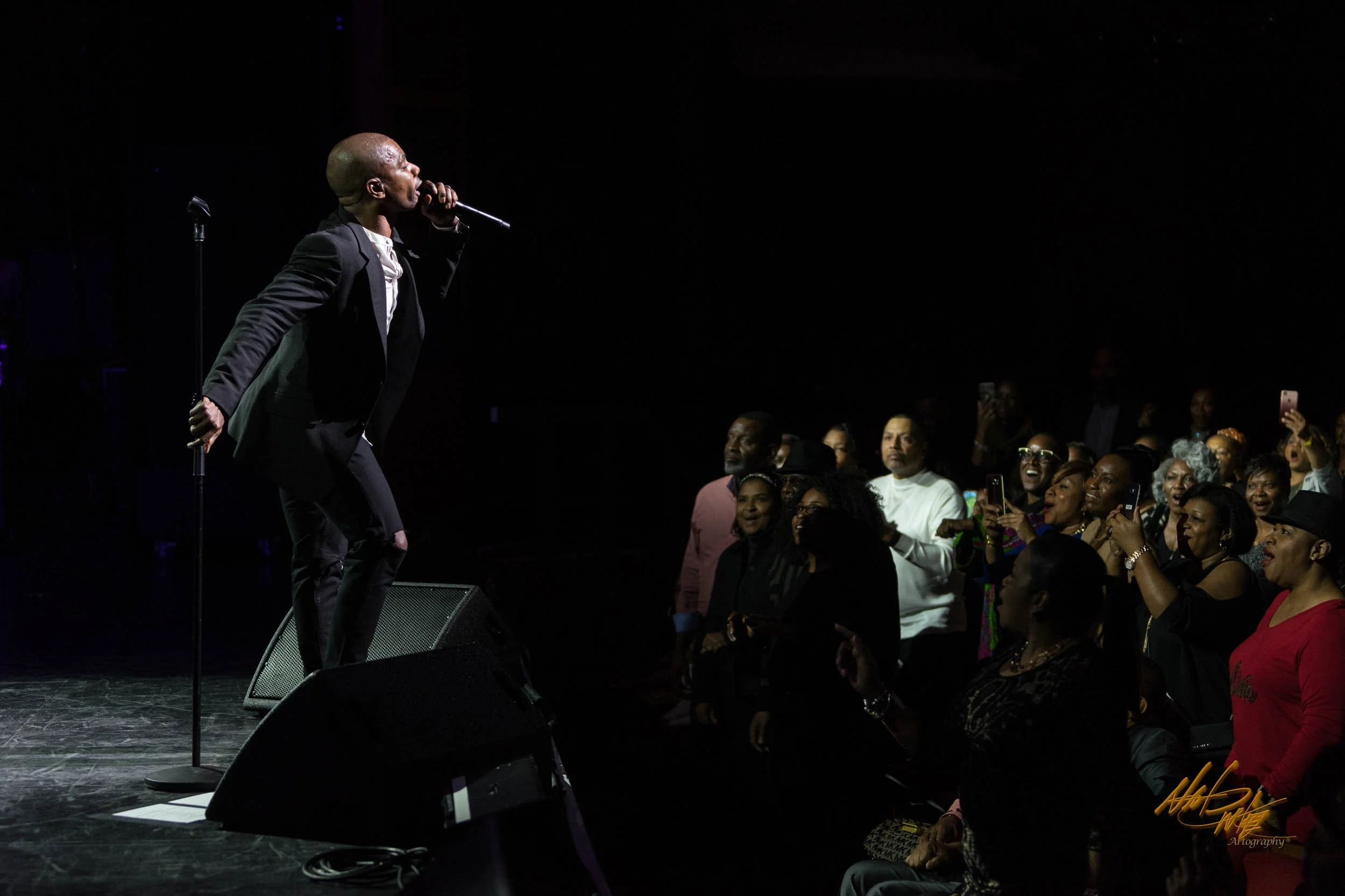 Concert photography featuring KIRK FRANKLIN captured by Nat Carter for Nat Carter Artography. Copyright © Nat Carter, Nat Carter Artography 2022 All Rights Reserved.