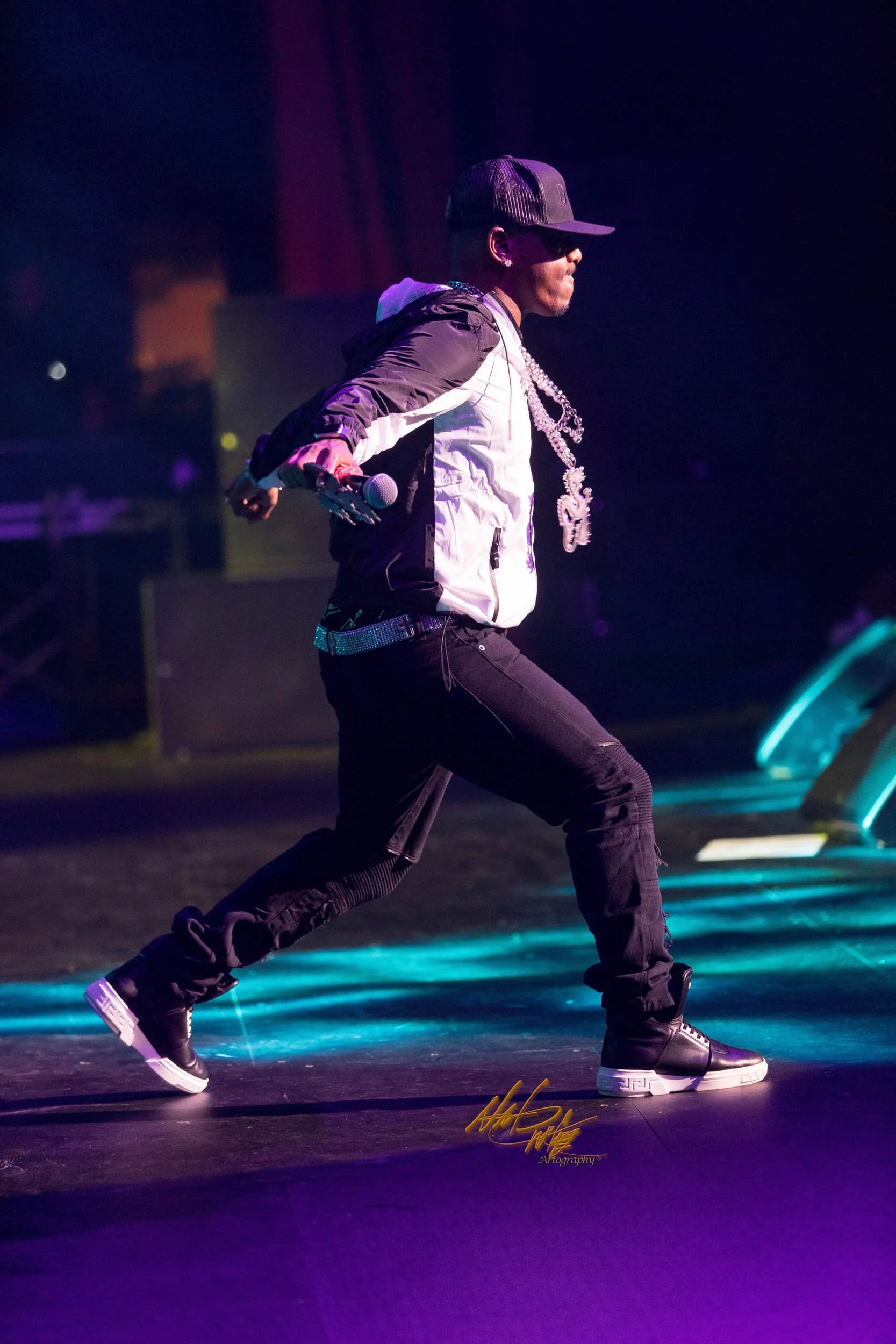 Concert photography featuring DRU HILL captured by Nat Carter for Nat Carter Artography. Copyright © Nat Carter Nat Carter Artography 2022 All Rights Reserved.