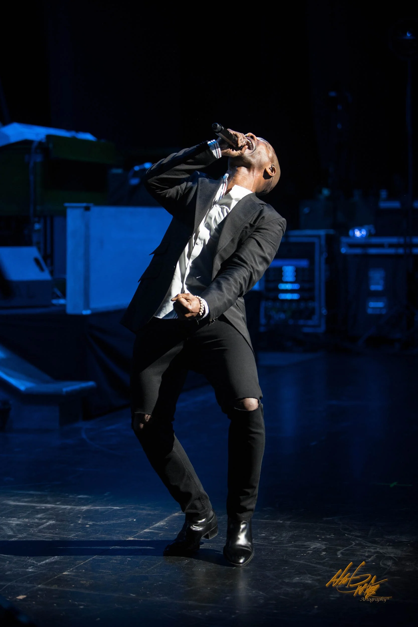 Concert photography featuring KIRK FRANKLIN captured by Nat Carter for Nat Carter Artography. Copyright © Nat Carter, Nat Carter Artography 2022 All Rights Reserved.