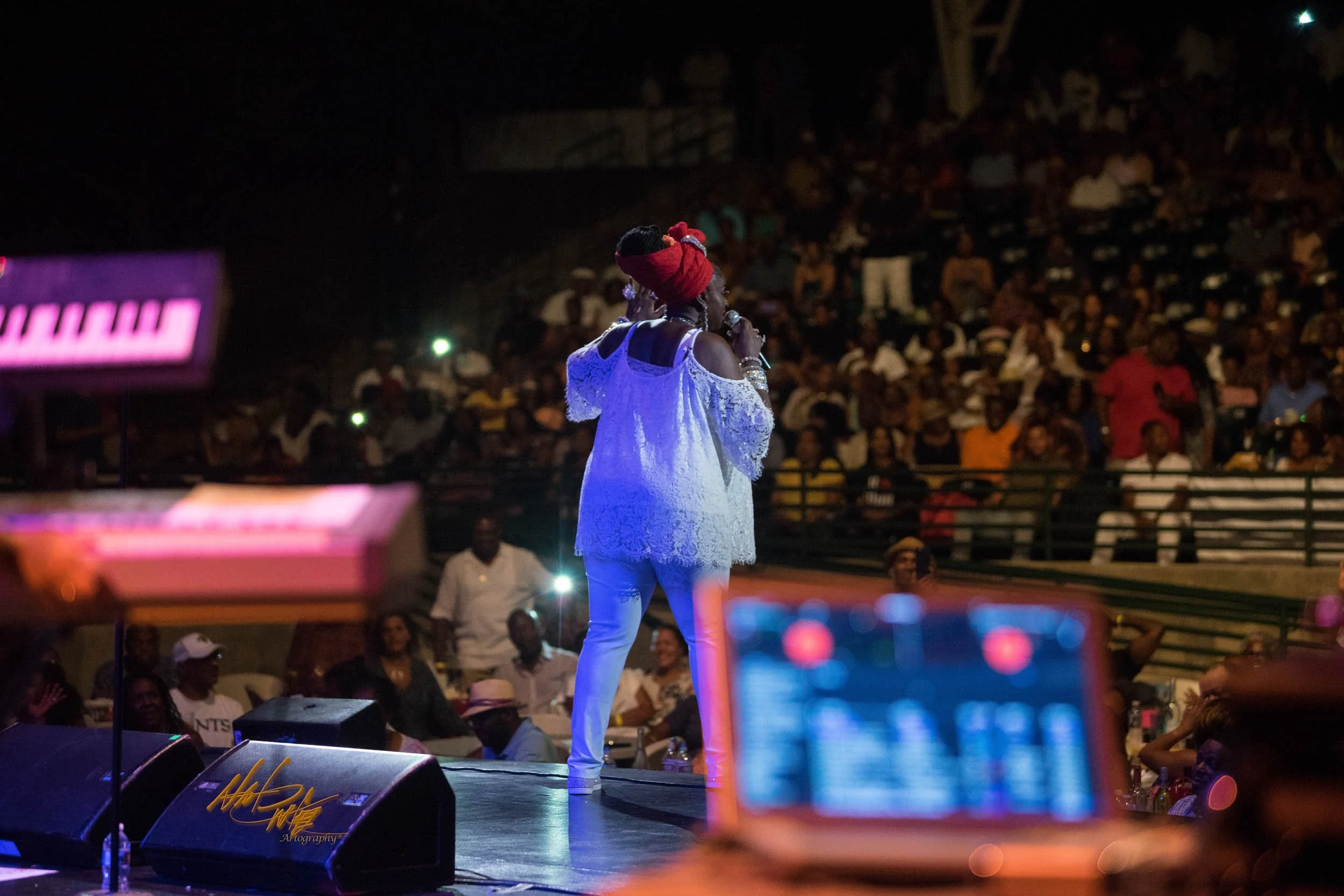 Jane Eugene & LOOSE ENDS captured by Nat Carter for Nat Carter Artography. Copyright © Nat Carter Nat Carter Artography 2022 All Rights Reserved.