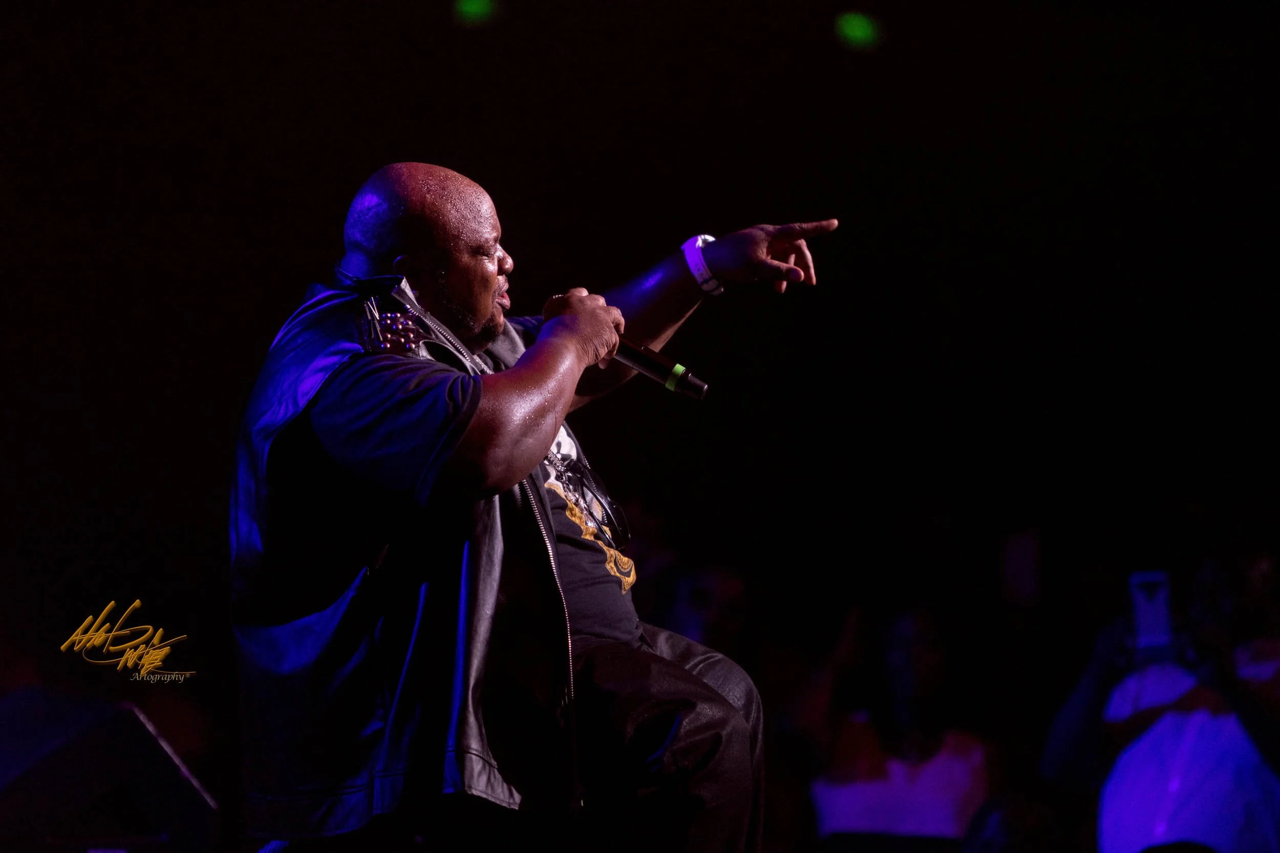 Concert photography featuring DRU HILL captured by Nat Carter for Nat Carter Artography. Copyright © Nat Carter Nat Carter Artography 2022 All Rights Reserved.