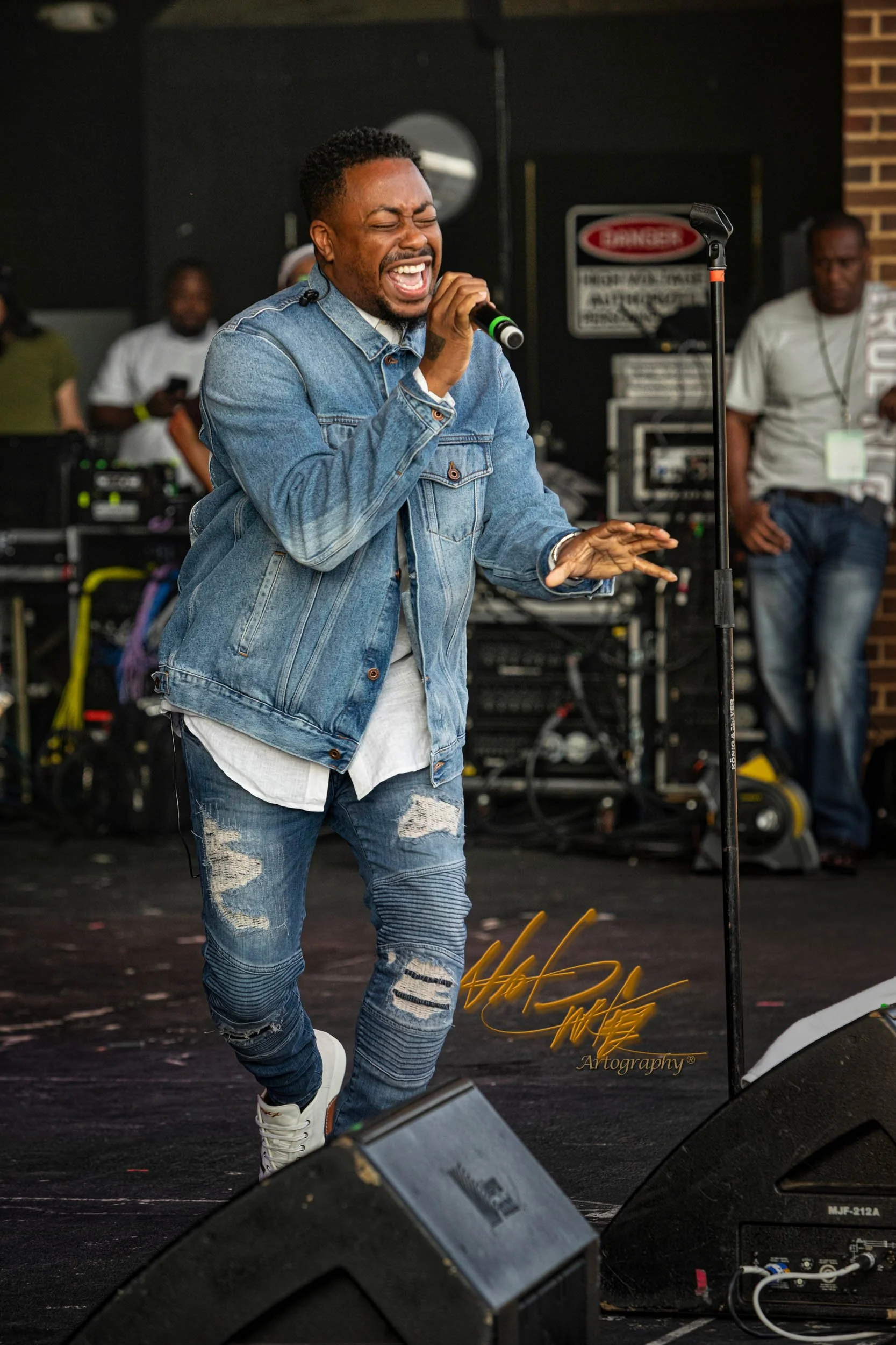Concert Photography featuring Raheem DeVaughn captured by Nat Carter