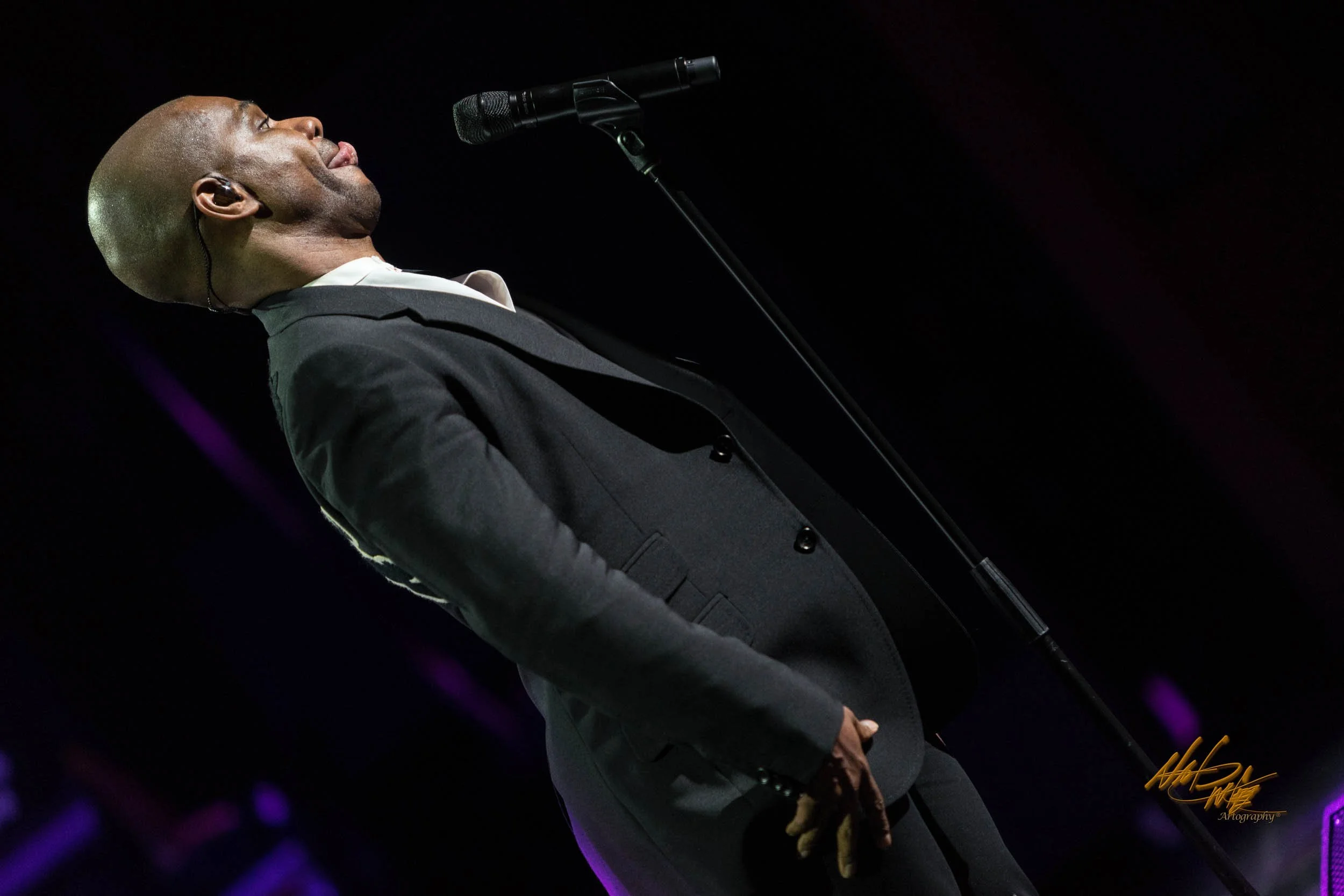 Concert photography featuring KIRK FRANKLIN captured by Nat Carter for Nat Carter Artography. Copyright © Nat Carter, Nat Carter Artography 2022 All Rights Reserved.