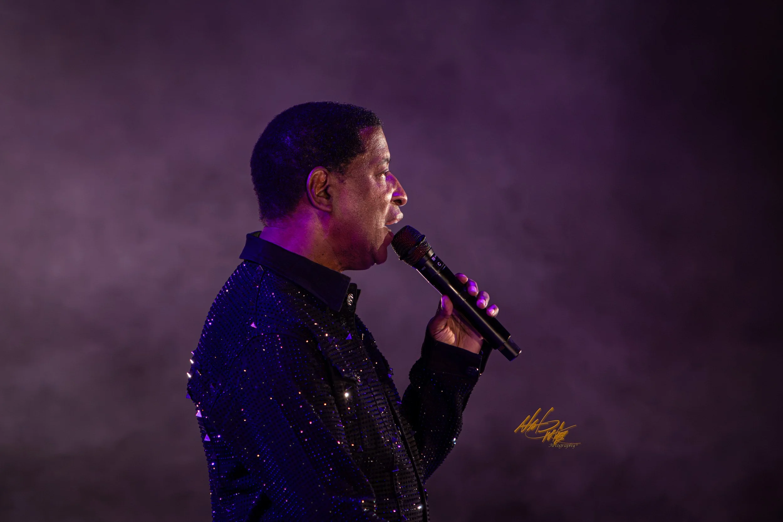 Concert photography featuring Babyface captured by Nat Carter.