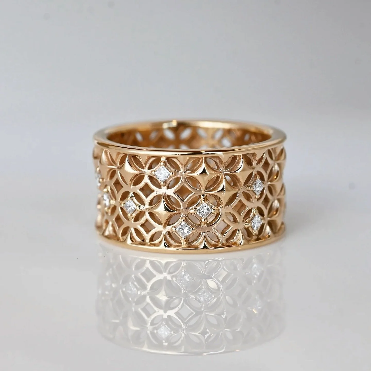 Holiday gifting begins with rings that feel truly unforgettable. Sculptural gold, refined details, and diamond-lit brilliance come together in pieces that are in stock and ready to gift today. Explore our full ready-to-ship edit at the link in our bi