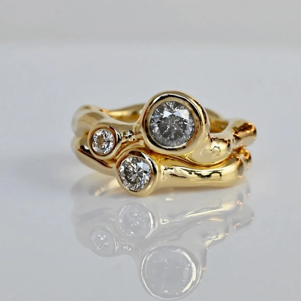 Natural diamonds carry individuality long before they become jewelry.

Small variations in structure, inclusions, and light reflection give each stone its own presence.

When I select a diamond, I am looking for that character.

Those details shape h