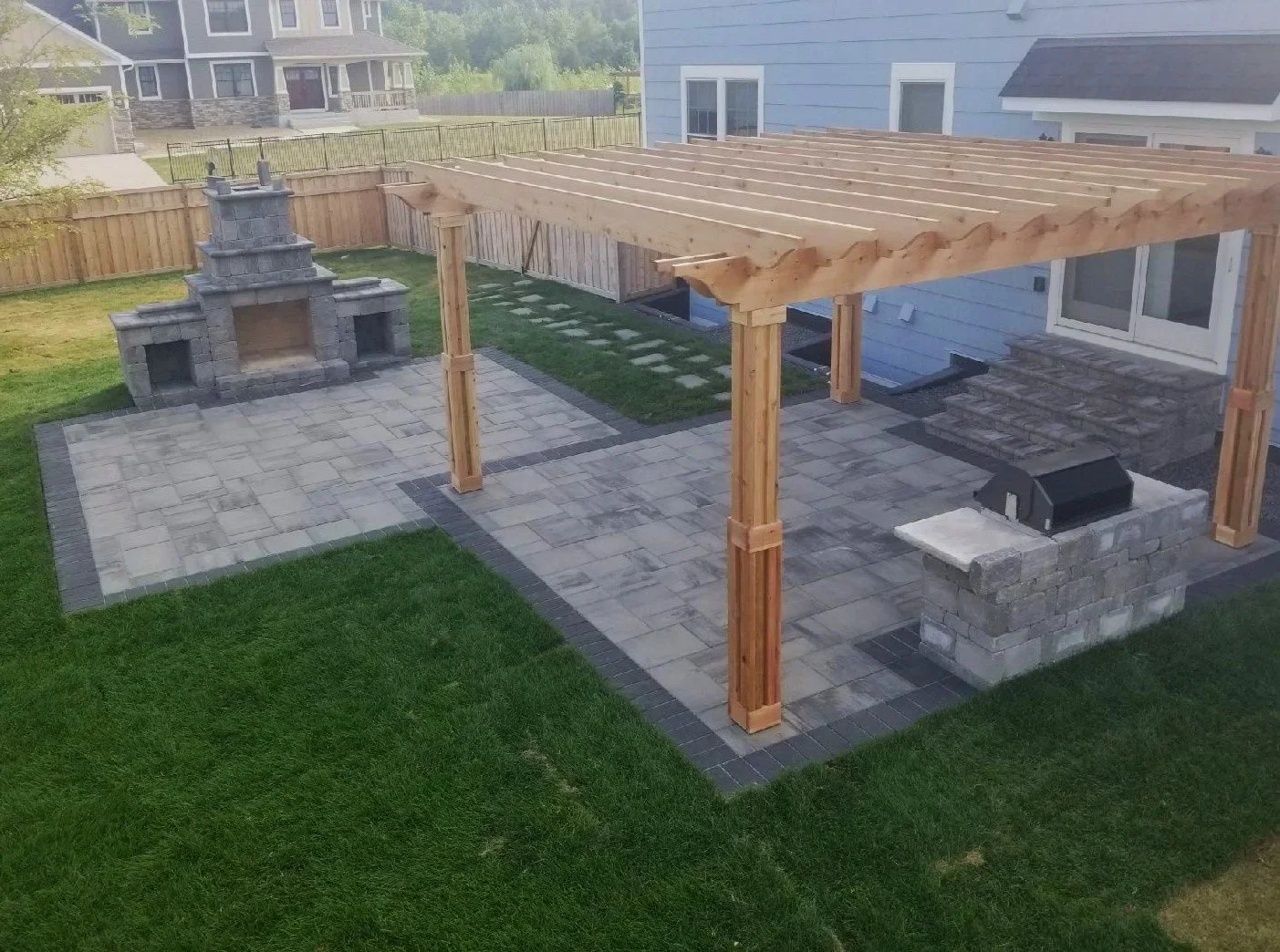 Patio+with+Outdoor+fireplace+and+Grill2.jpg