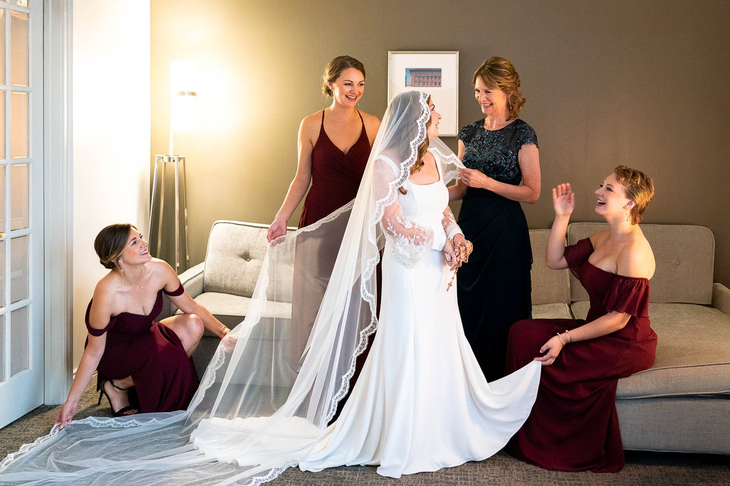 candid-photo-mom-bride-sisters-getting-ready-at-st-louis-wedding001.jpg