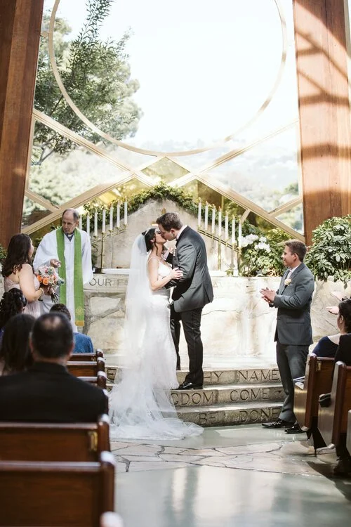 La+Petite+Photo+Wayferer+Chapel+Wedding+First+Kiss+2.jpg