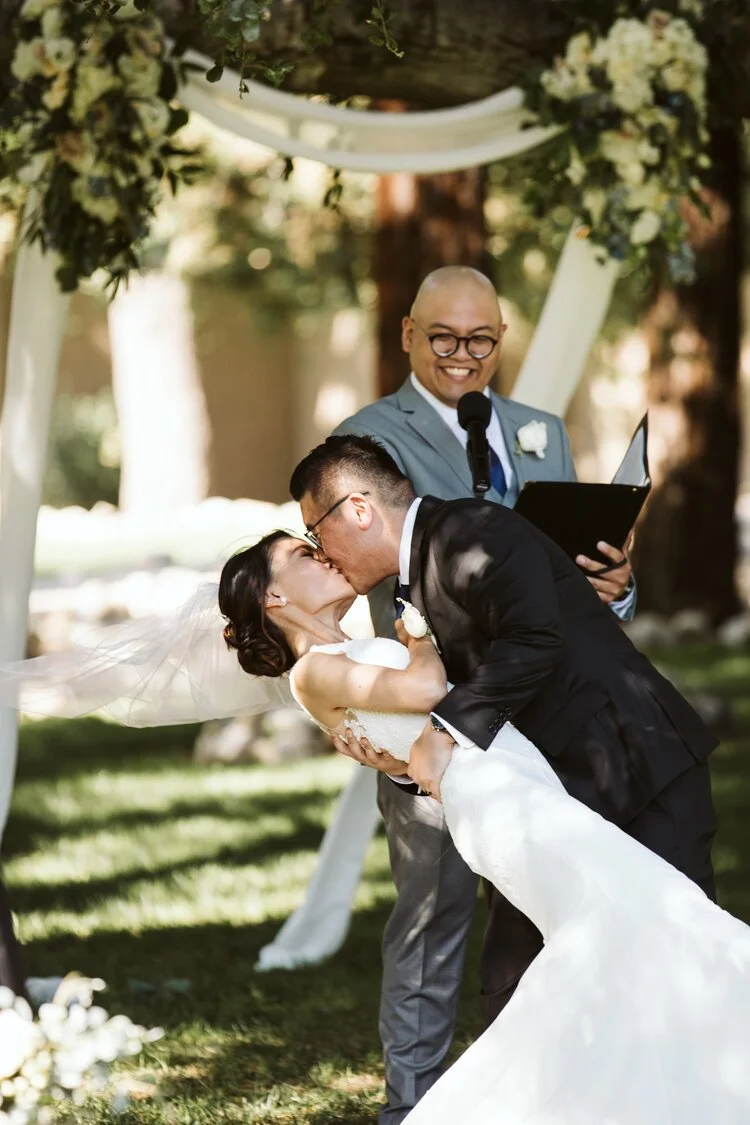 La+Petite+Photo+Tujunga+Canyon+Ceremony+Kiss.jpg