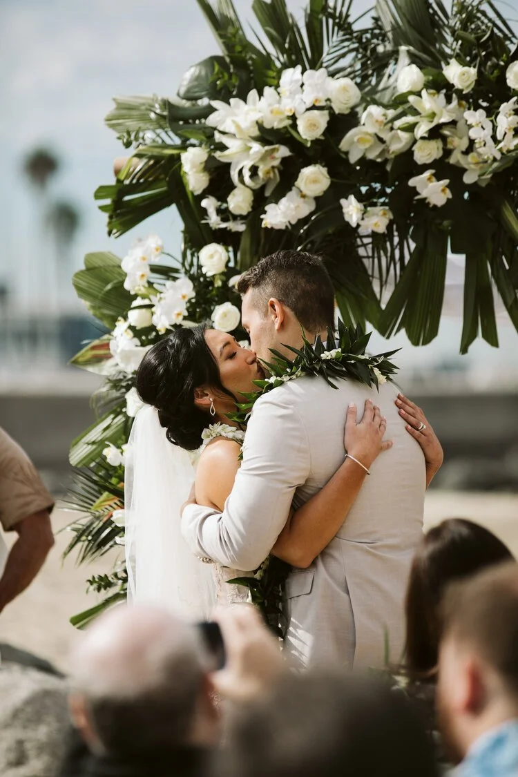 La+Petite+Photo+Redondo+Beach+Ceremony+Kiss.jpg