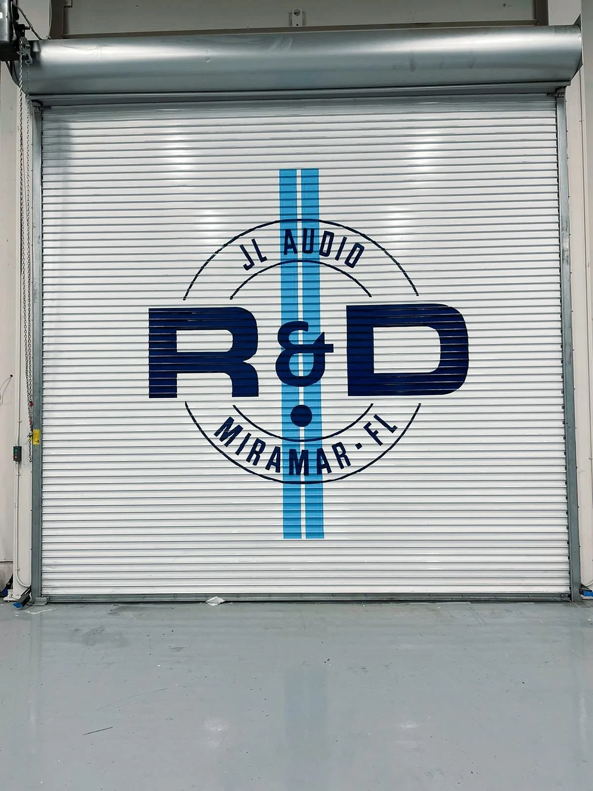 Always missing sign painting and feeling like it isn&rsquo;t happening so much in my neck of the woods these days as it does in the rest of the country - hey, south Florida business owners, support your local sign painter!