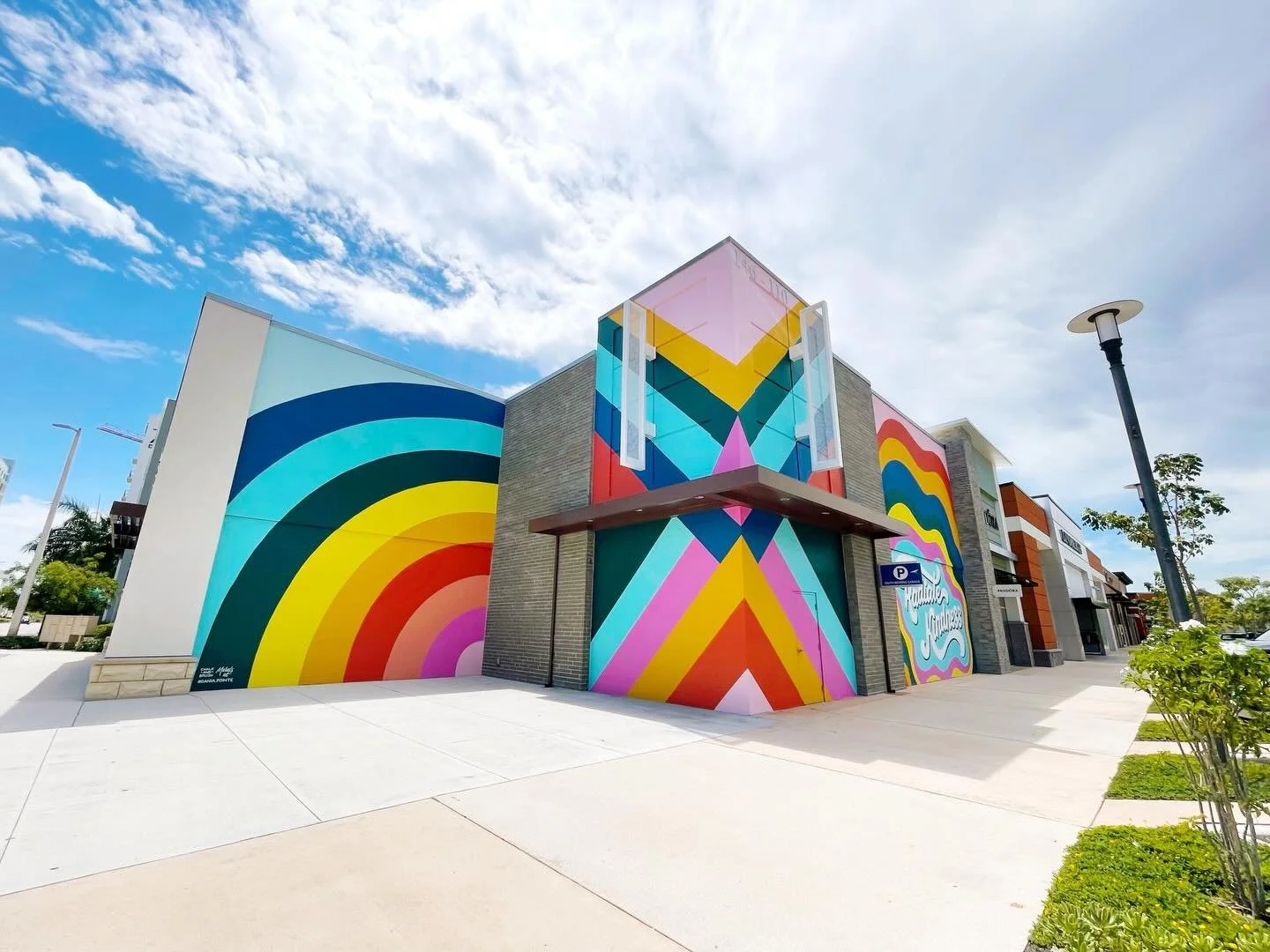 One of my favorite corners as a palette cleanser for your eyeballs and mine. Life is rough, paint more rainbows! 

In @dania.pointe