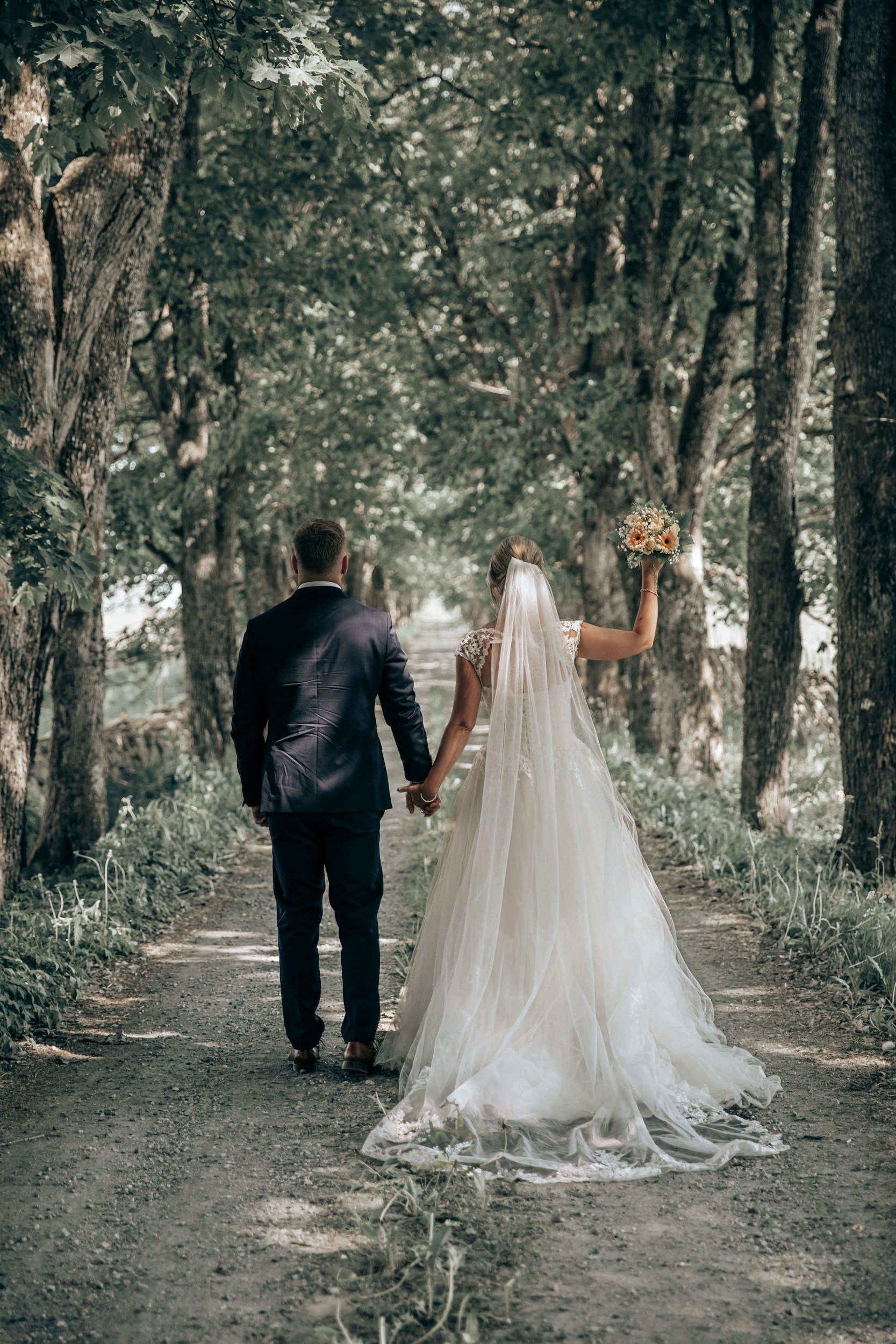 Becoming the Husband You Want to Be: Small Changes That Strengthen Your Marriage