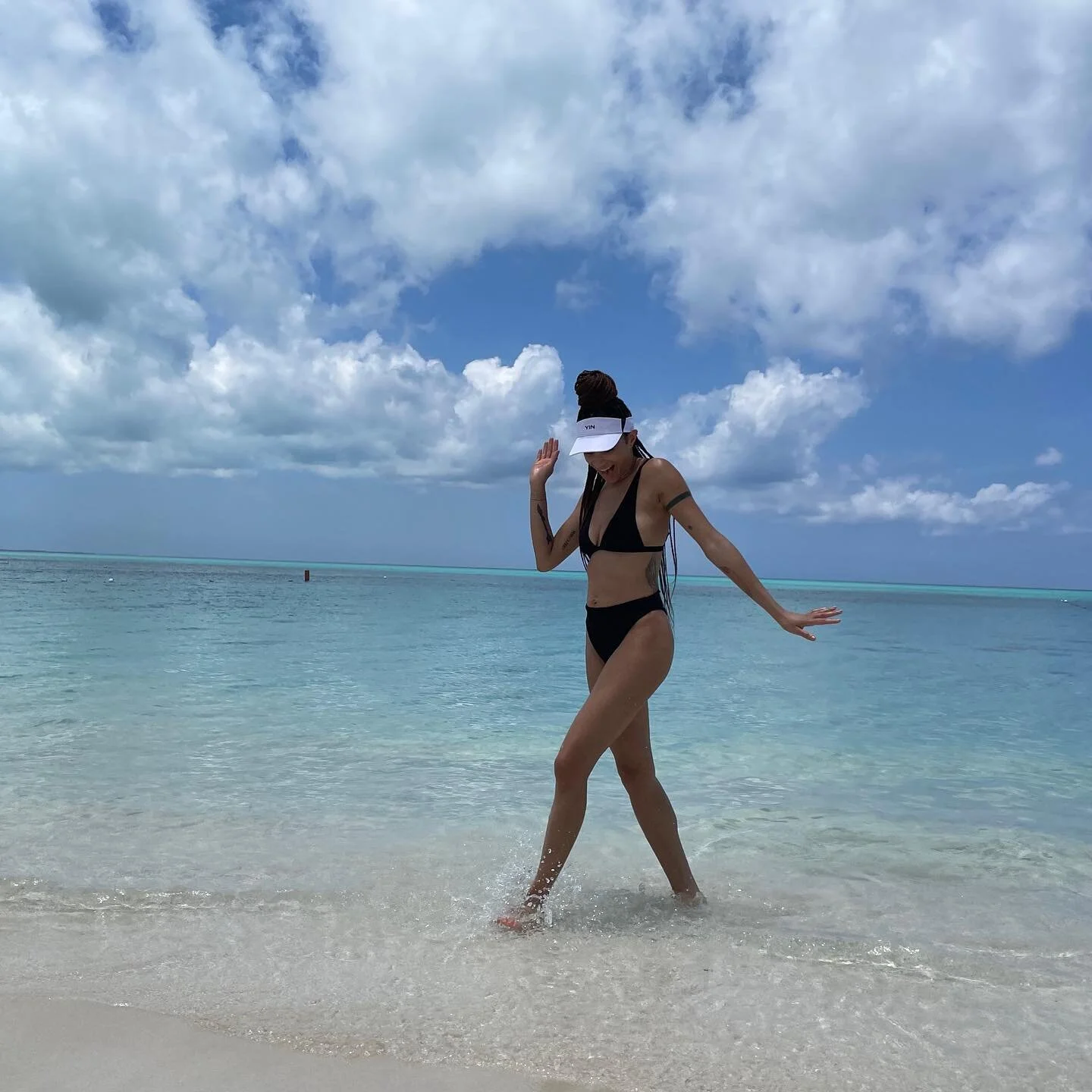 The YIN Sun Visor in Turks and Caicos! Did you know that sun damage caused now may not show up for years or even decades? But once you can see it, it&rsquo;s much harder to reverse. Do yourself a favor and use sunscreen daily and protect your skin fr