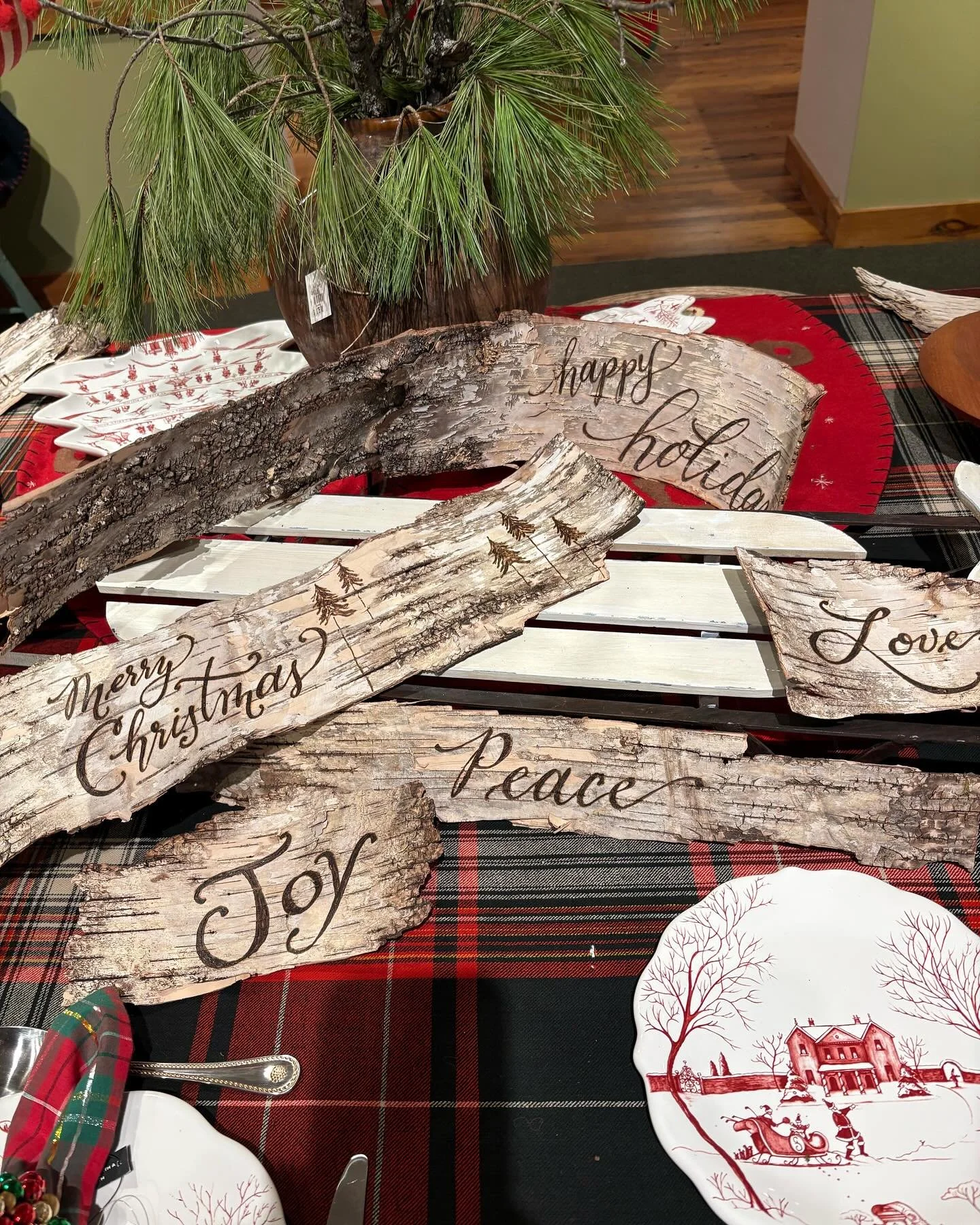 Birch Bark Art has arrived! Get yours while they last. 🎁 @dijdiiorio #pastbasketmilwaukee #holidaygiftshopping #artisan #shopsmall #holidaydecor #natureinspiredgifts #holidaysetting #mke #414milwaukee #calligraphy_art #christmastreedecor @juliskaoff