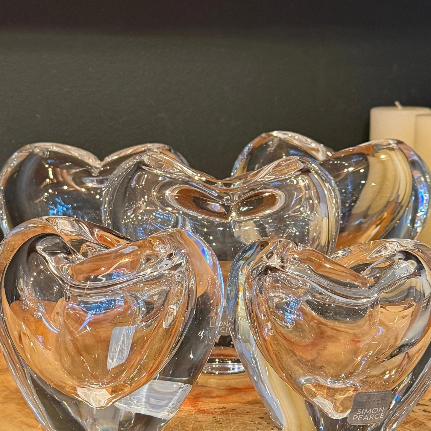 Share your ❤️today with @simonpearce. Don't miss our Gift with Purchase, see staff or bio link for details.

Feat: Romance Vase

#pastbasketmilwaukee #simonpearce #simonpearceglass #artisanmade #valentinesdaygifts❤️ #romanticgifts #shopsmall #valenti