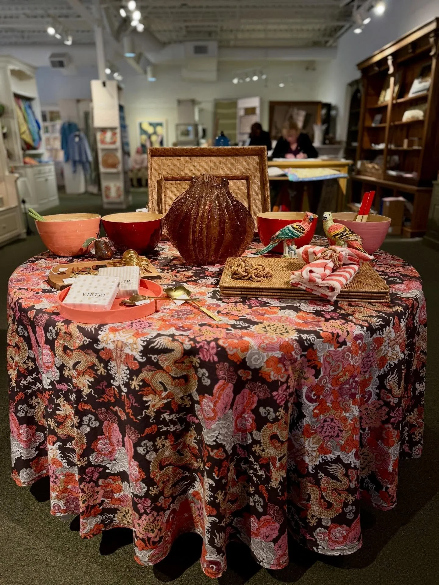 All the colors for the season&hellip;Obsessing over these colorful serving bowls. We have every size from small serving to huge party salad bowls. Also a sneak peek here of something that will show up again in our new shoppe&hellip;see if you can gue