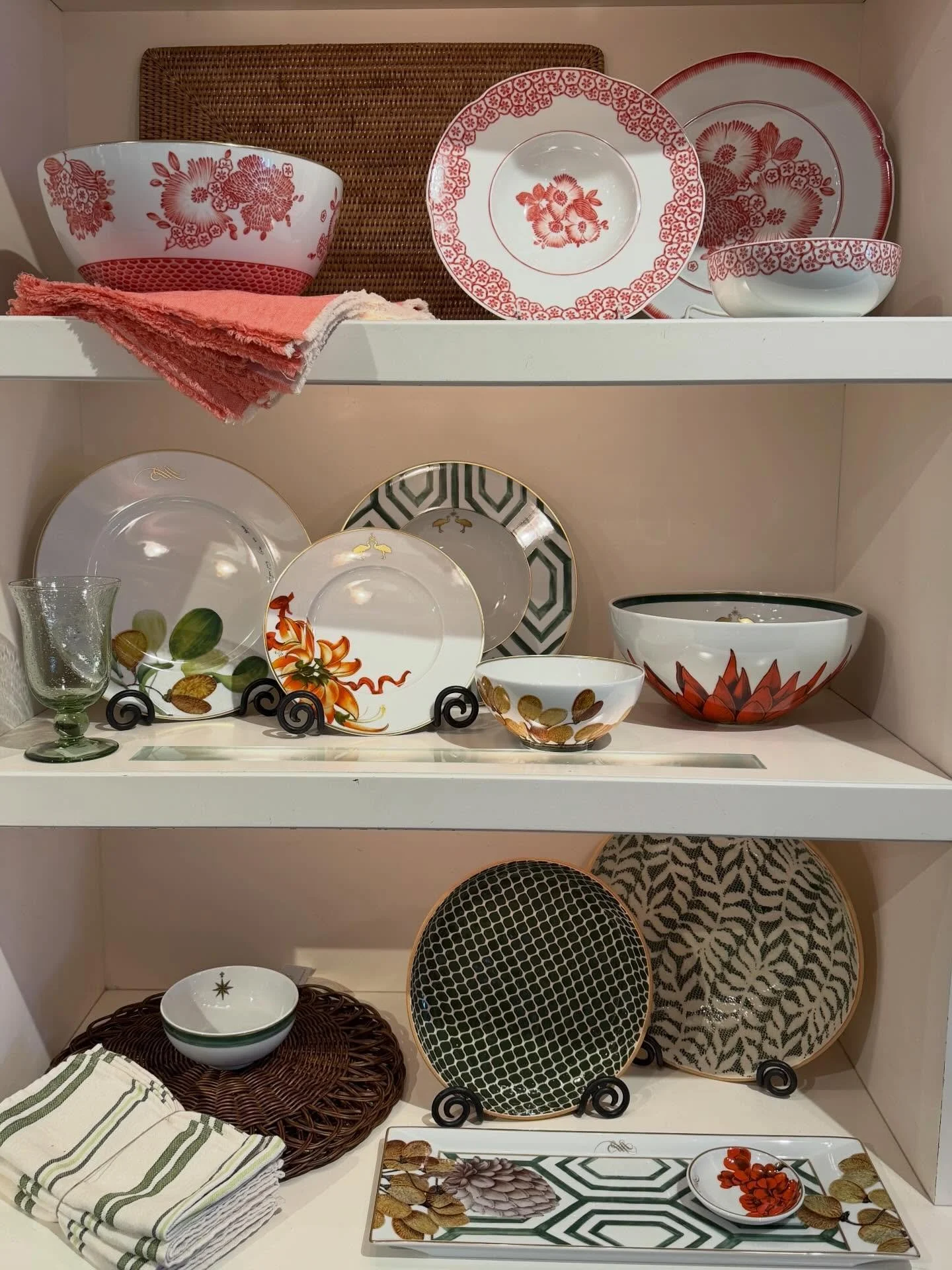 @vistaalegreofficial in all its glory. Come in to see how we can mix and match these plates with what you already have! The little bowls are so darn cute! I guess we just have to have them all&hellip;