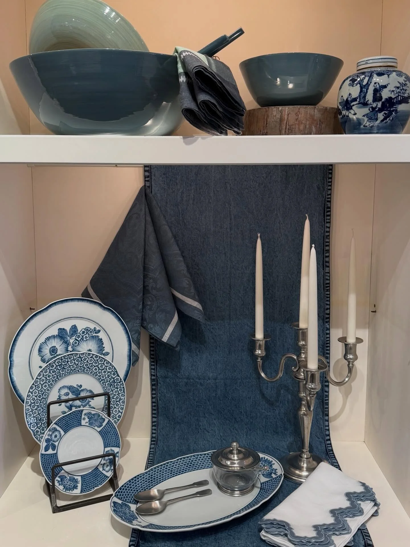 SPOTLIGHT: Vista Alegre @vistaalegreofficial we are so excited to bring a bit of Portugal to our little shoppe! After falling in love with this brand on a trip to Lisbon we knew we just had to have it! We love this color, and wait until you see the o