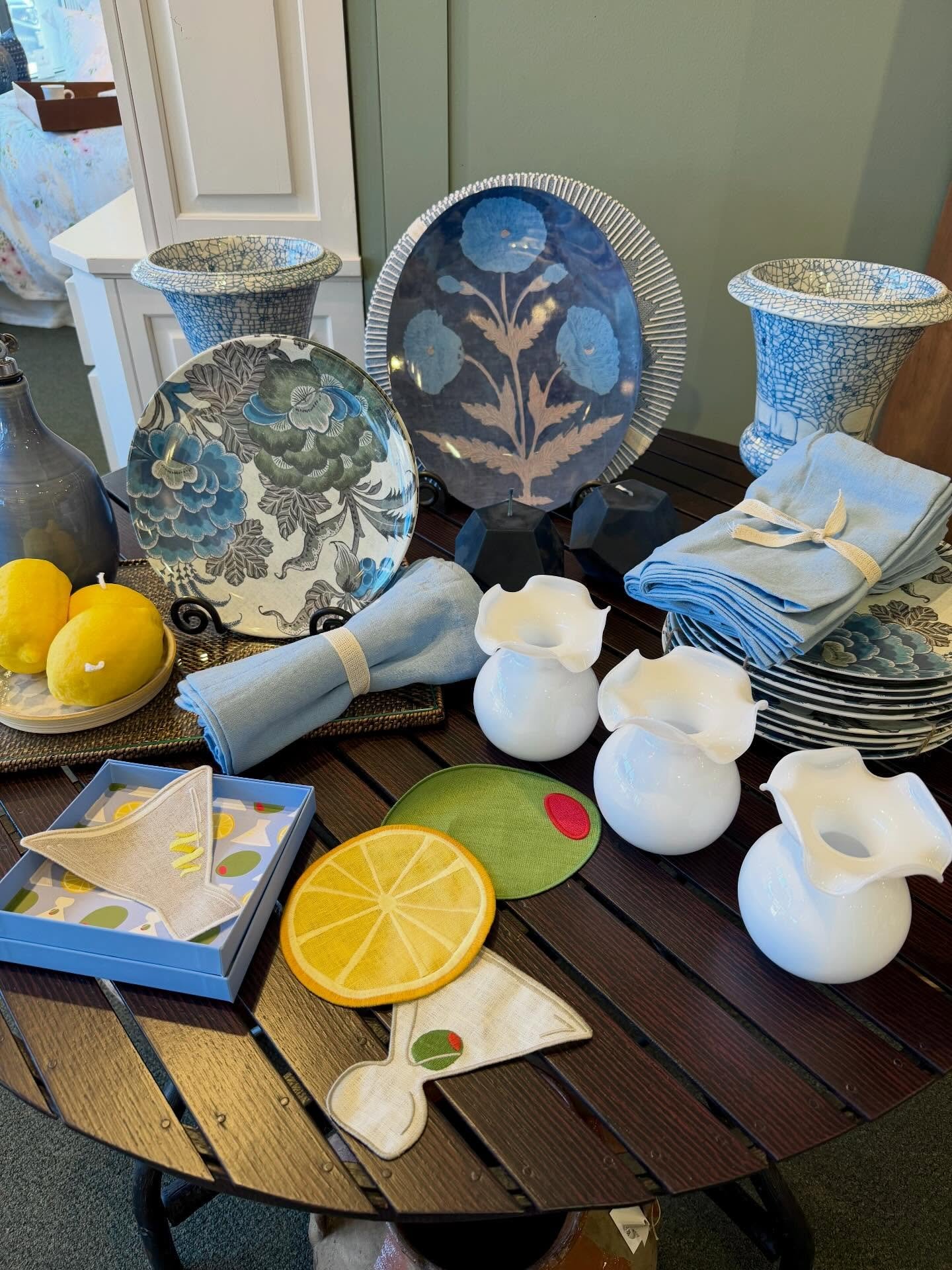 The Shoppe lately&hellip; 
#tabletop #homestore #designedtable #detailsmatter #entirehomedesign