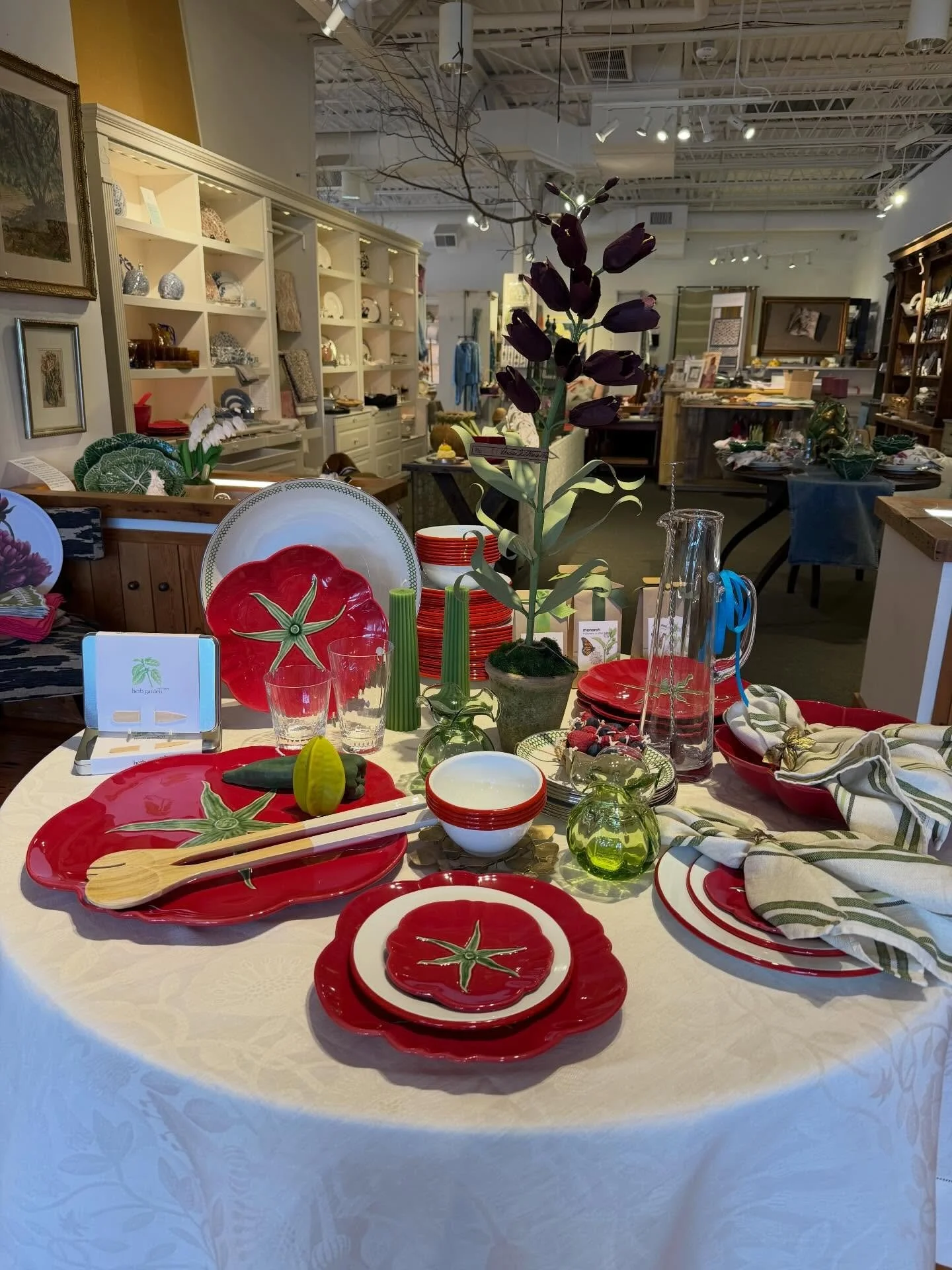 The shoppe lately&hellip; whimsy for the summer! Embrace the fun and enjoy some vegetable and herb inspired treats!

#tabletop #designedtable #detailsmatter #entirehomedesign